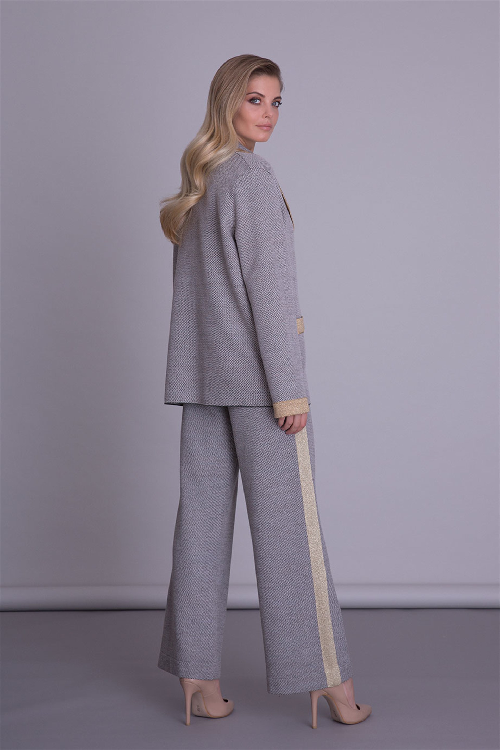 Şerit Detaylı Bol Paça Gri Triko Pantolon