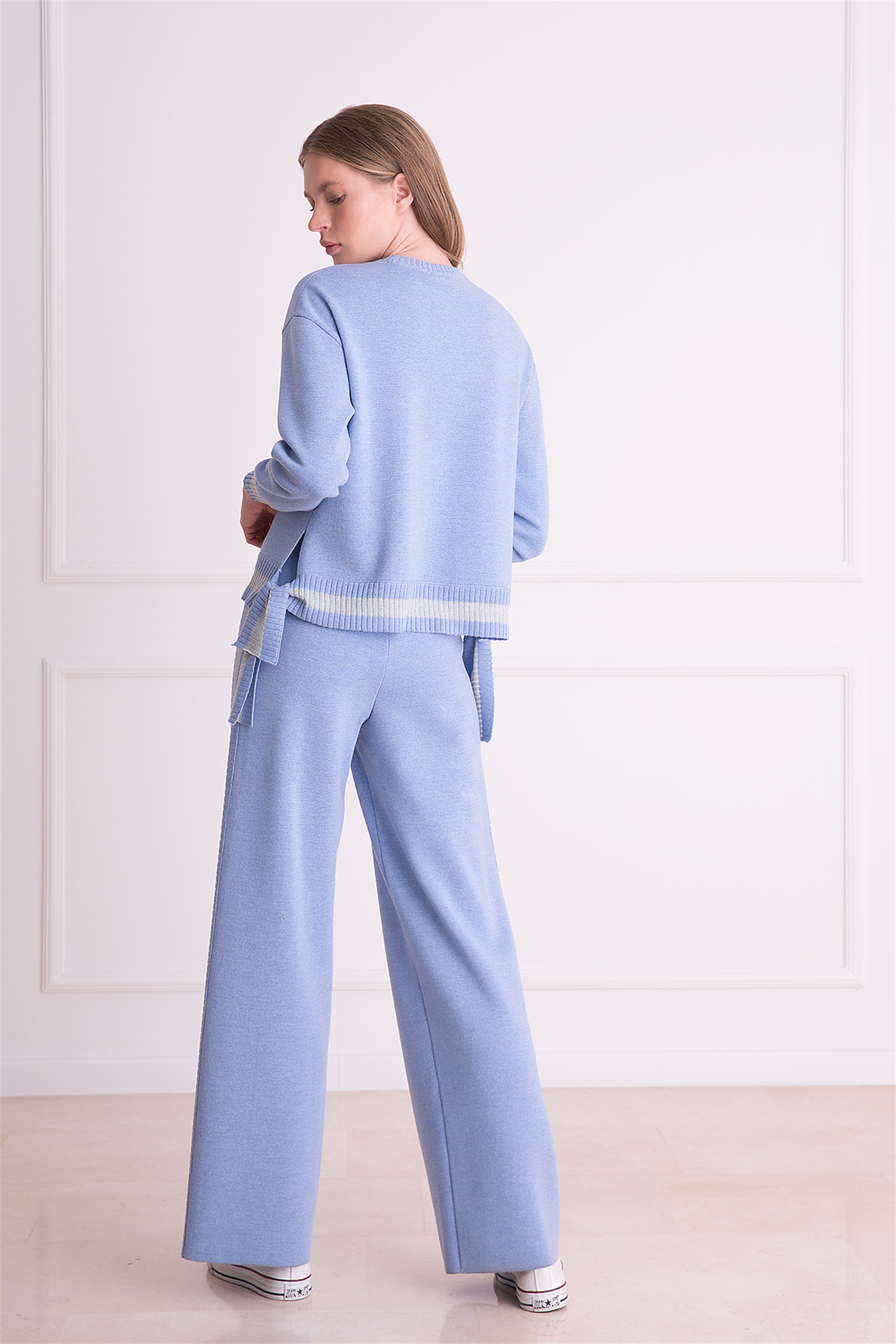 Şerit Detaylı Bol Paça Mavi Triko Pantolon