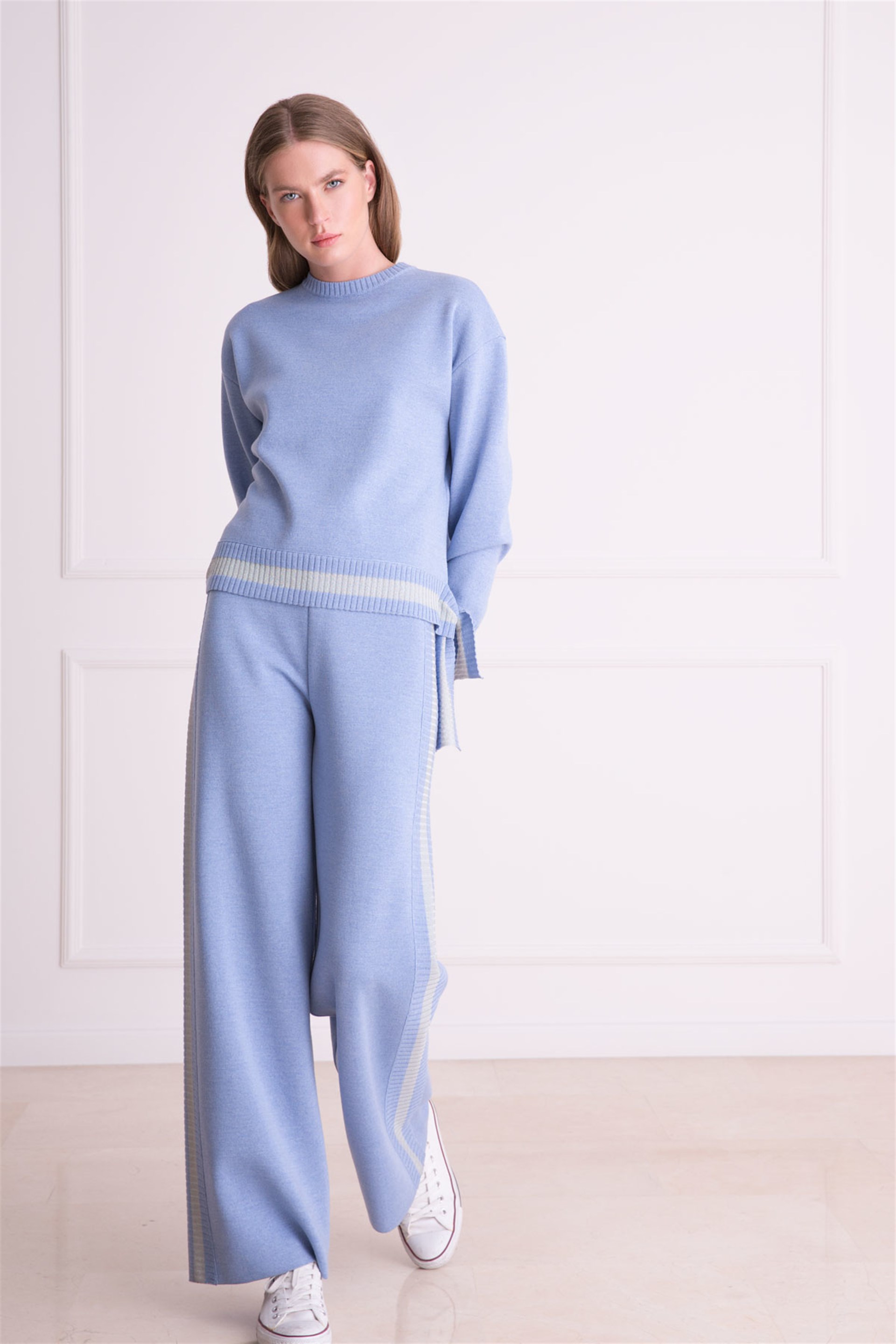 Şerit Detaylı Bol Paça Mavi Triko Pantolon