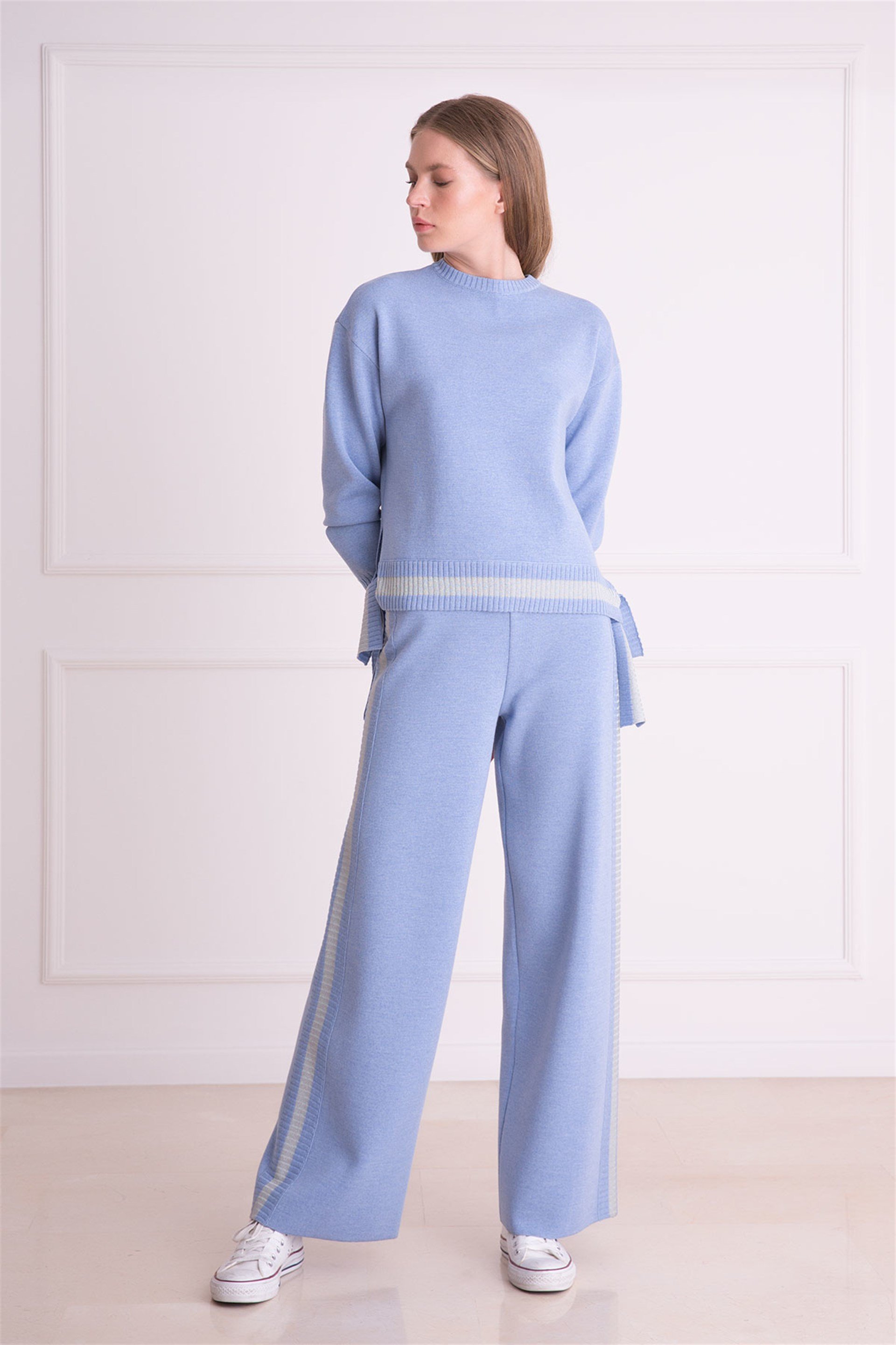 Şerit Detaylı Bol Paça Mavi Triko Pantolon