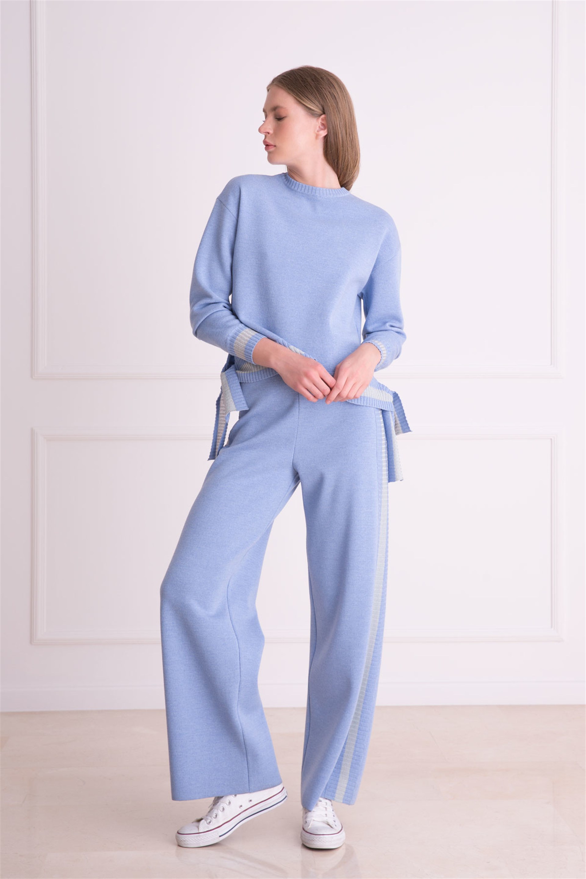 Şerit Detaylı Bol Paça Mavi Triko Pantolon