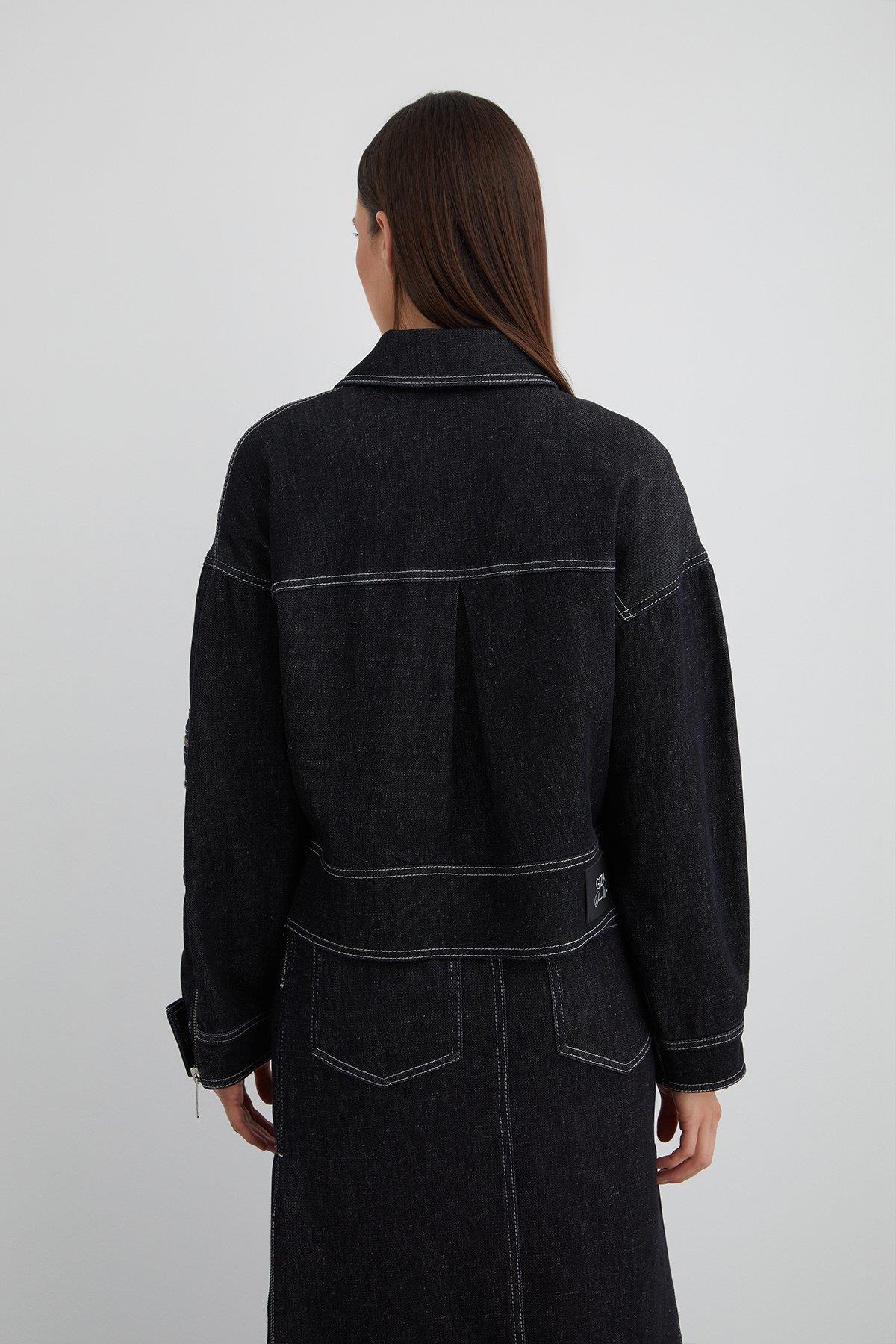 Gümüş Aksesuar Detaylı Kolu Fermuarlı Geniş Cep Ceket