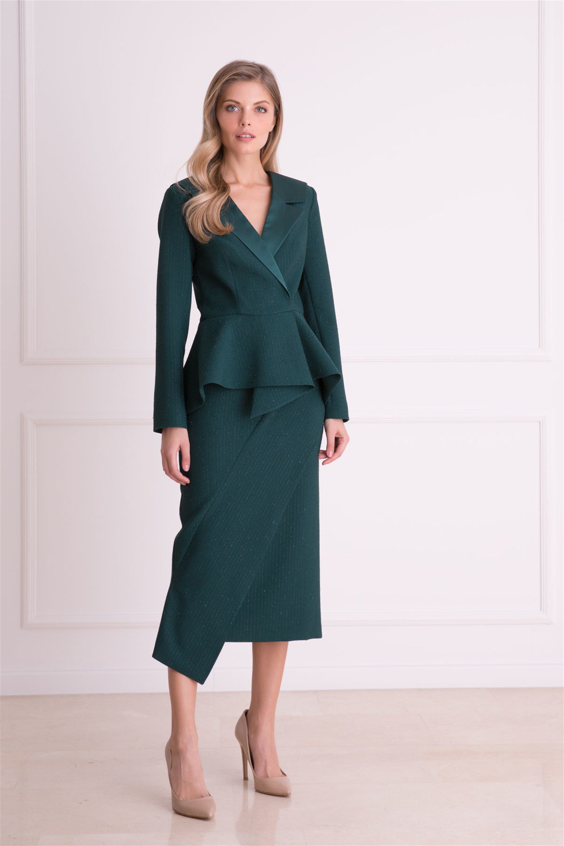 Sim Detaylı Asimetrik Kesim Yırtmaçlı Kumaş Etek