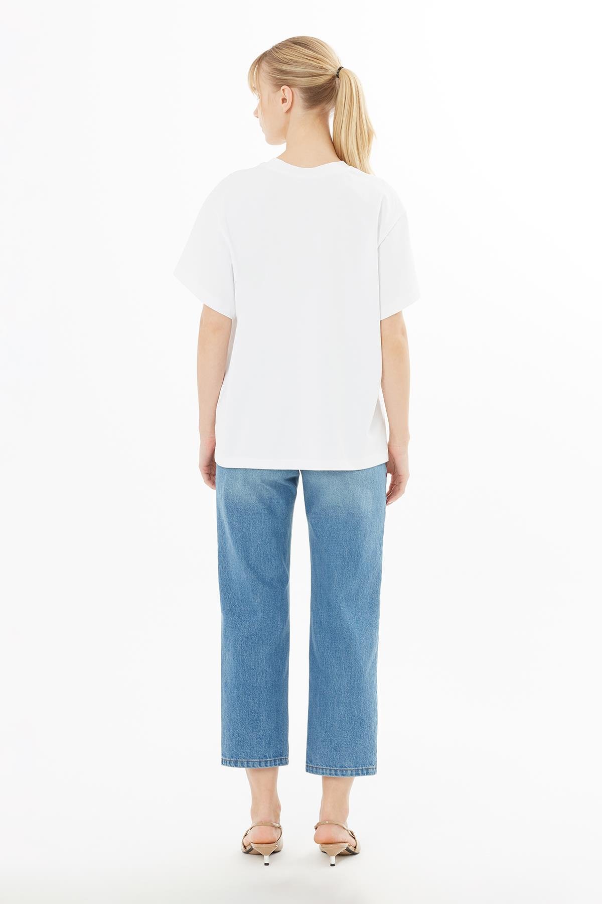 Simli Nakışlı Beyaz T-Shirt