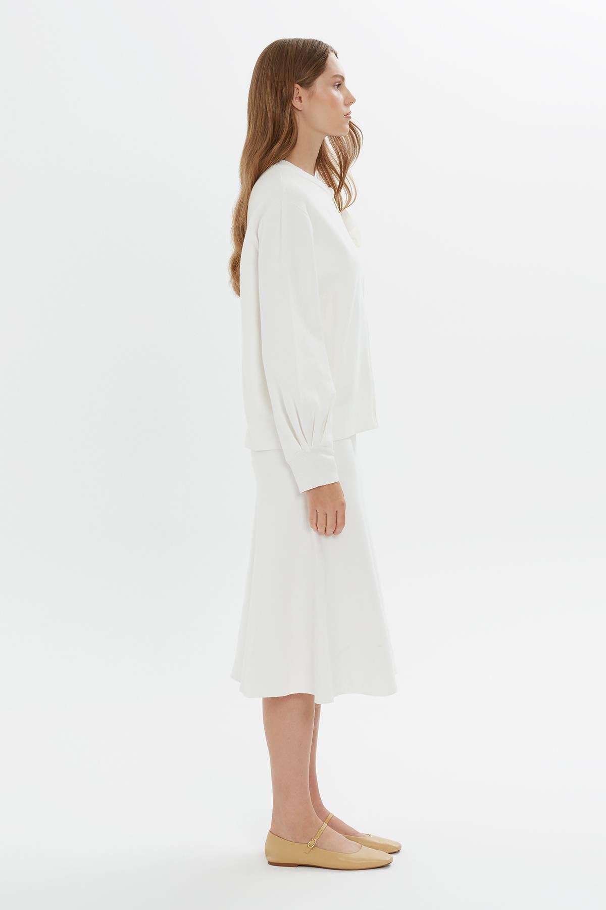 Sol Yaka Çiçek Detaylı Uzun Kollu Ekru Triko Ceket