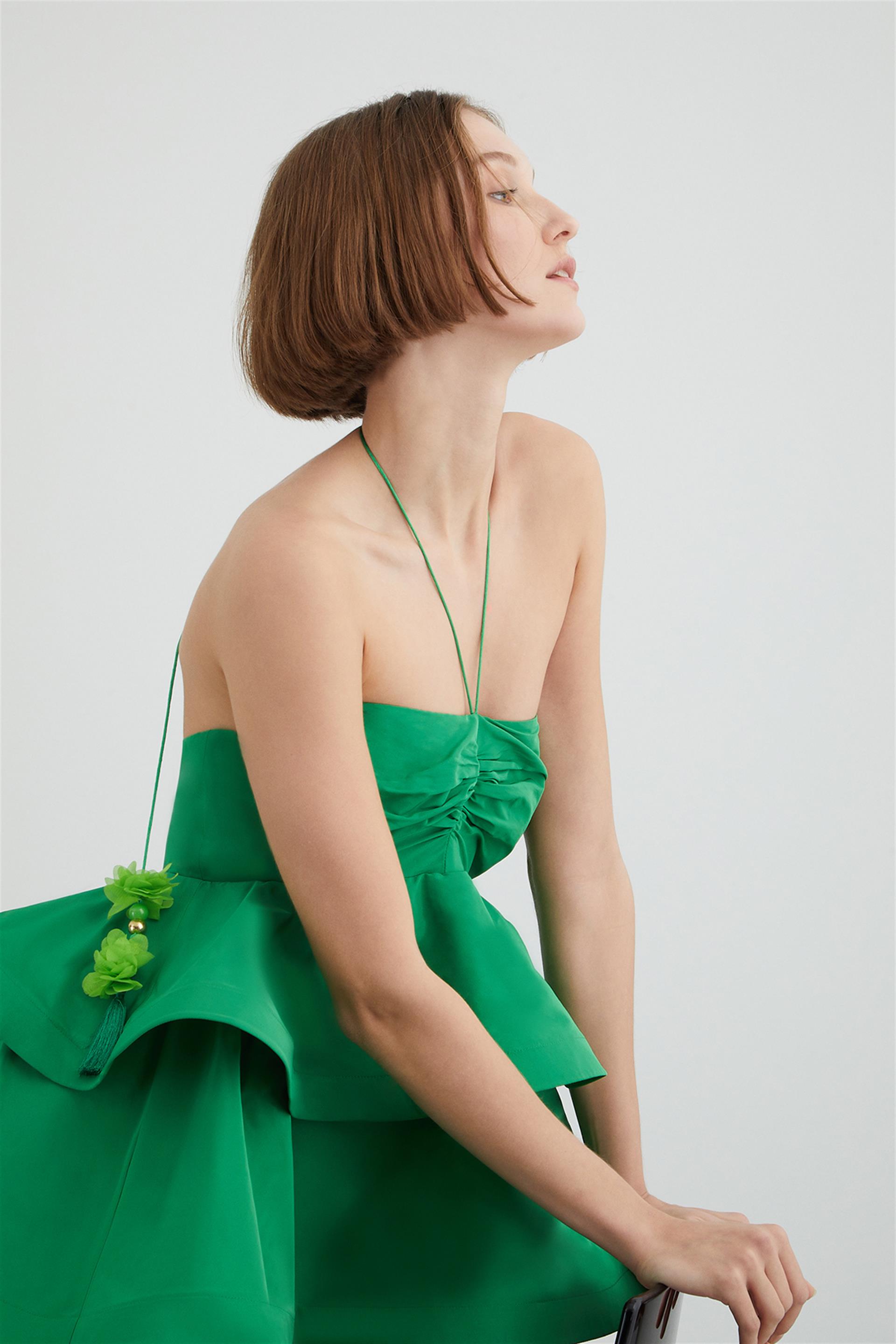 Boyundan Bağlamalı Volanlı Straplez Siyah Elbise