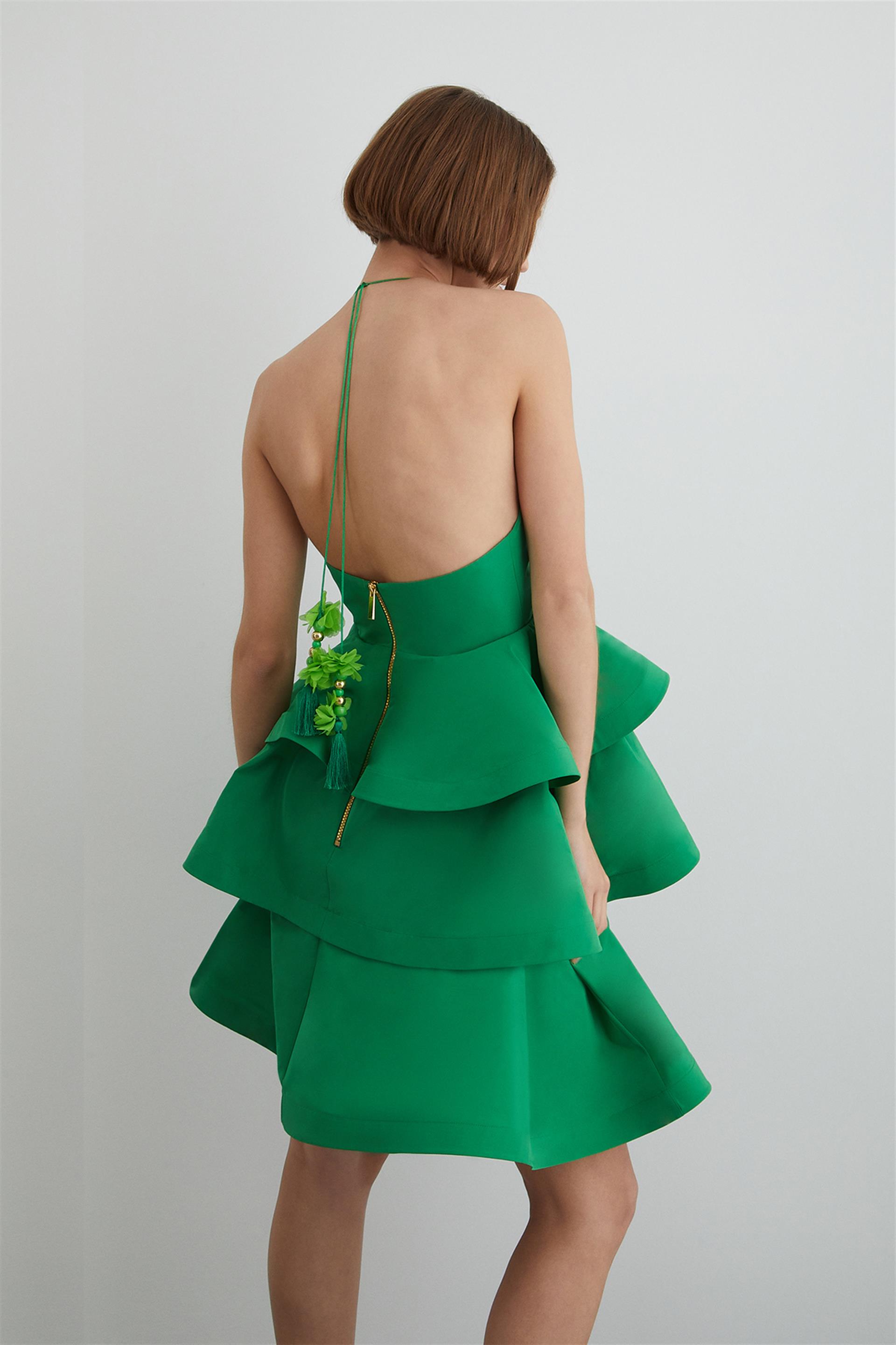 Boyundan Bağlamalı Volanlı Straplez Siyah Elbise