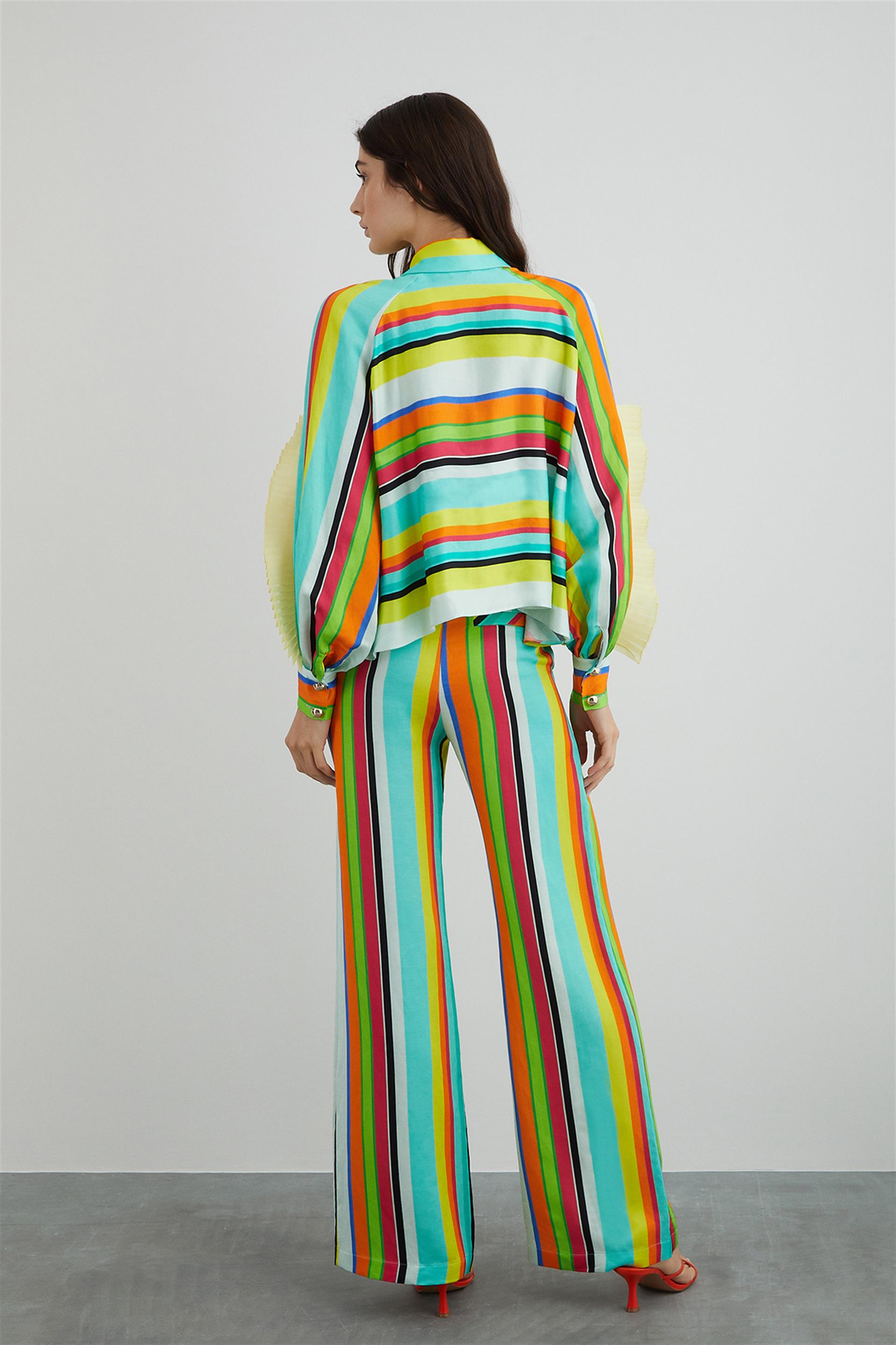 Kolda Fırfır Detaylı Çizgili Bluz