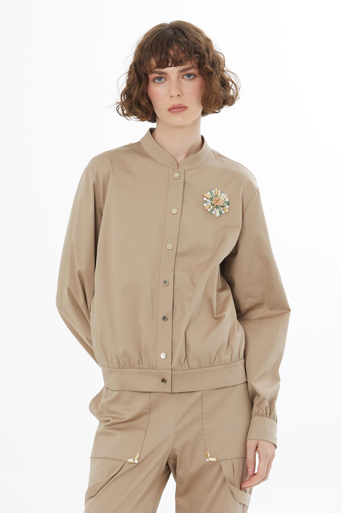 Taş İşlemeli Bej Ceket