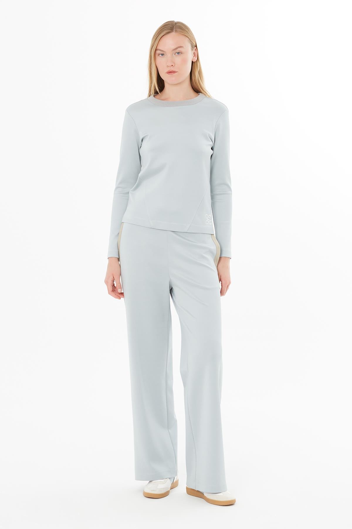 Taşlı G Logolu Gri Bluz