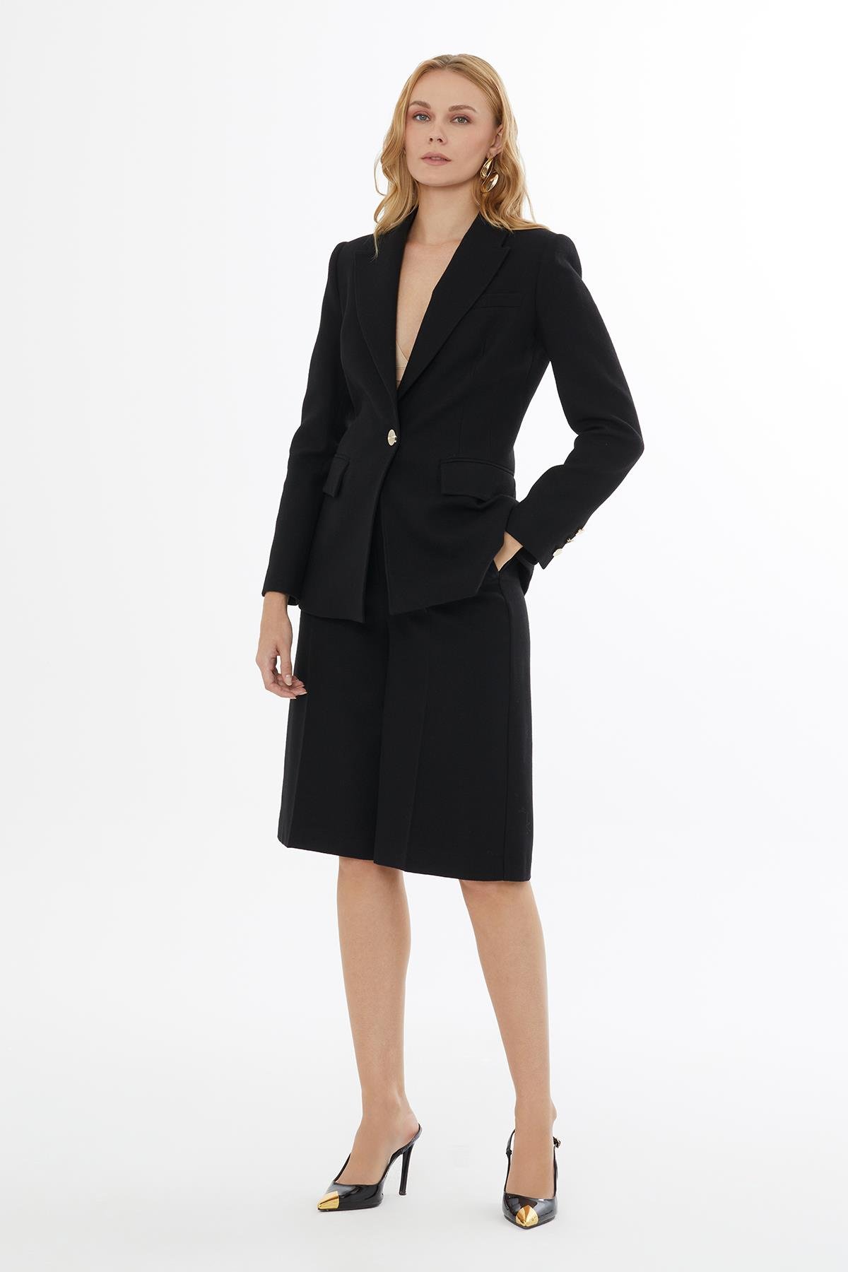 Classic One-Button Black Blazer