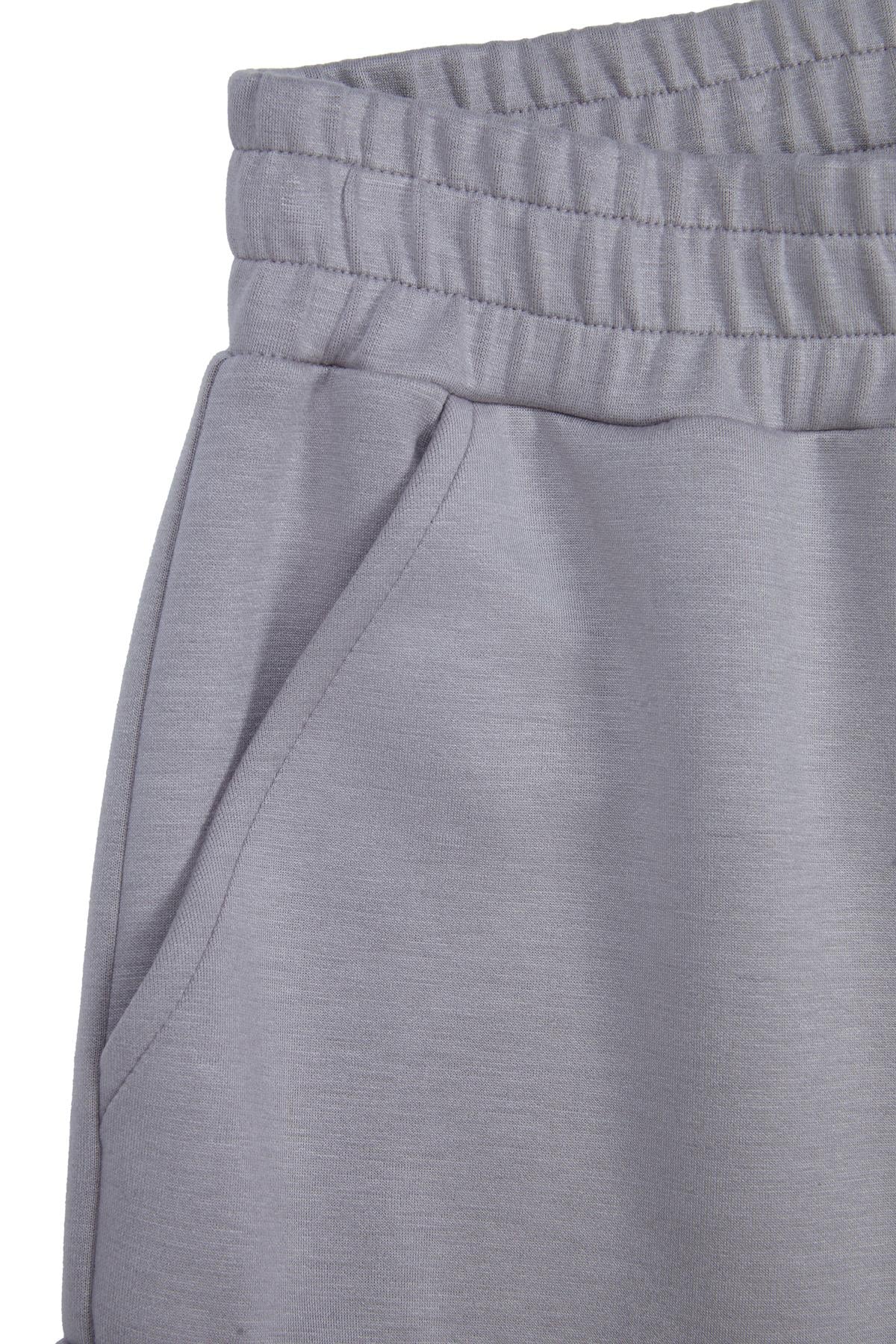 Gray Pants With Patch Pocket Details