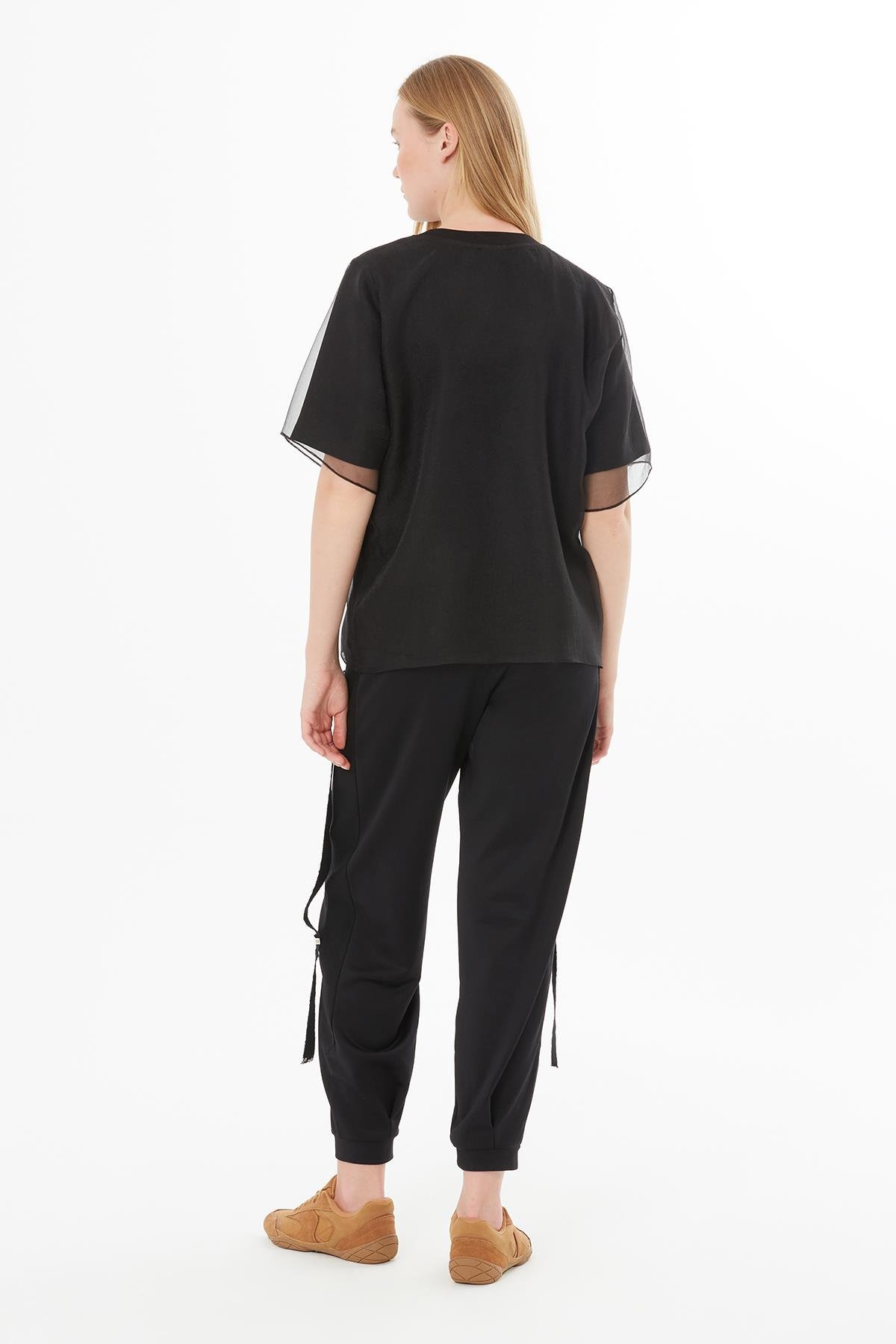 Transparan Detaylı Nakışlı Taş İşlemeli Siyah  Bluz