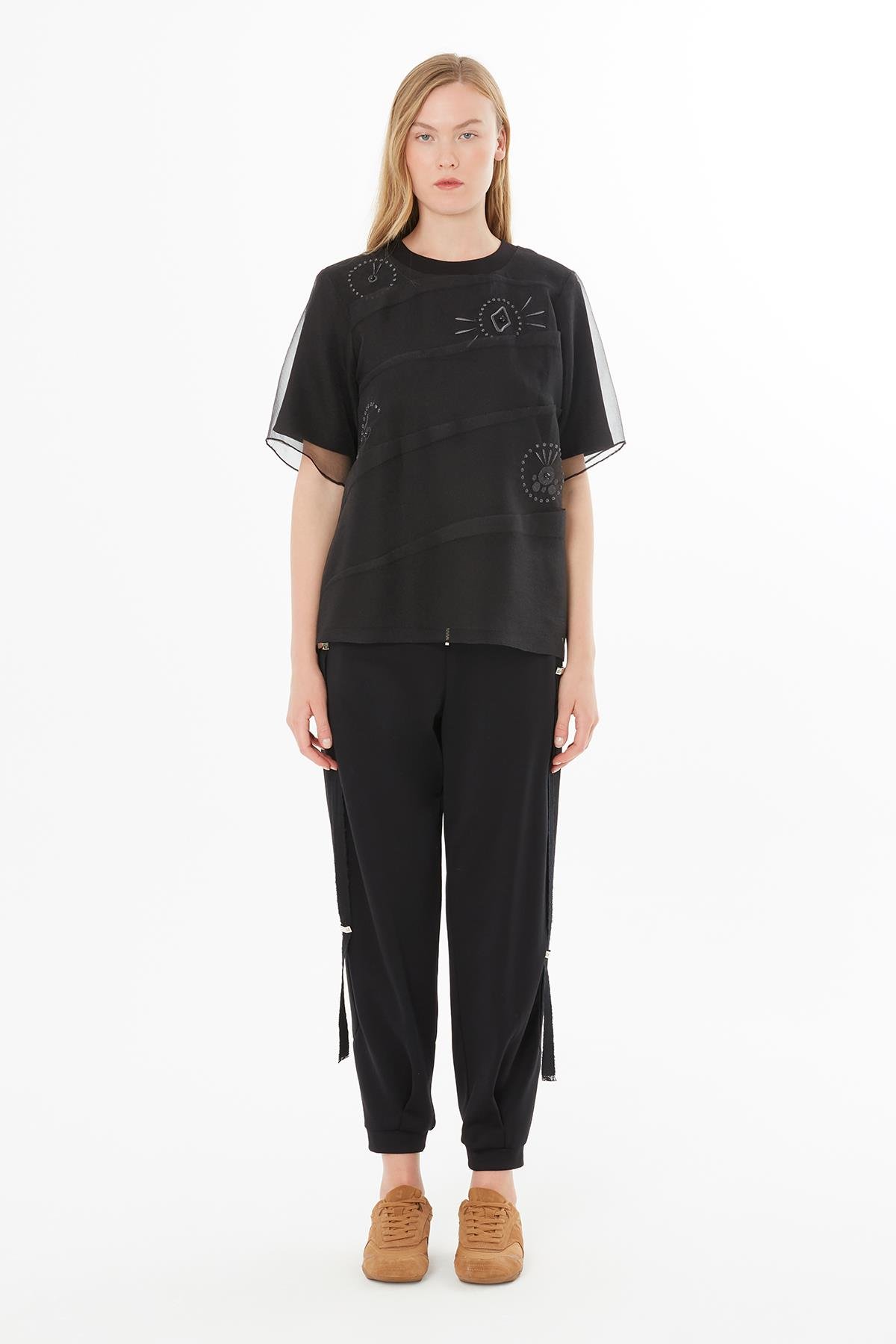 Transparan Detaylı Nakışlı Taş İşlemeli Siyah  Bluz