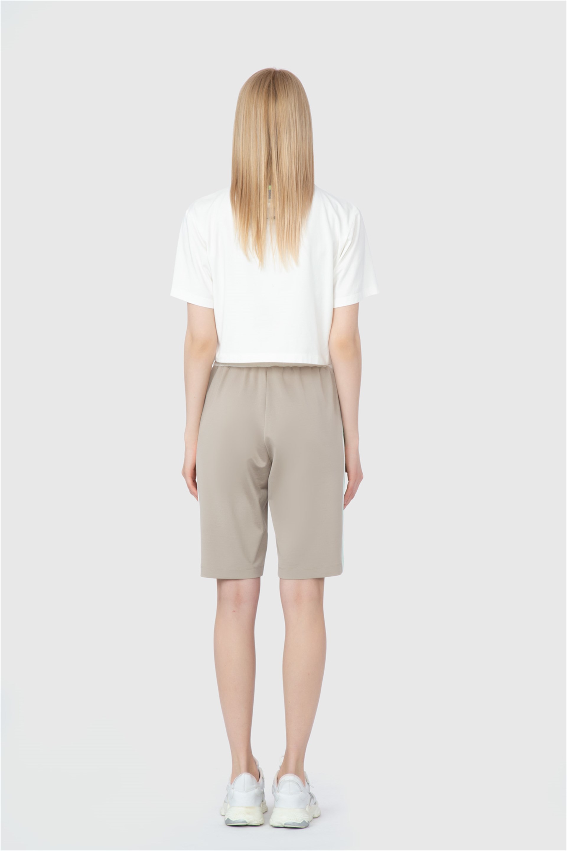 Triko Bant Detaylı Bermuda Bej Şort