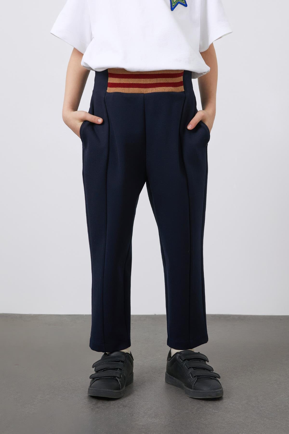 Triko Detaylı Yüksel Bel Lacivert Pantolon