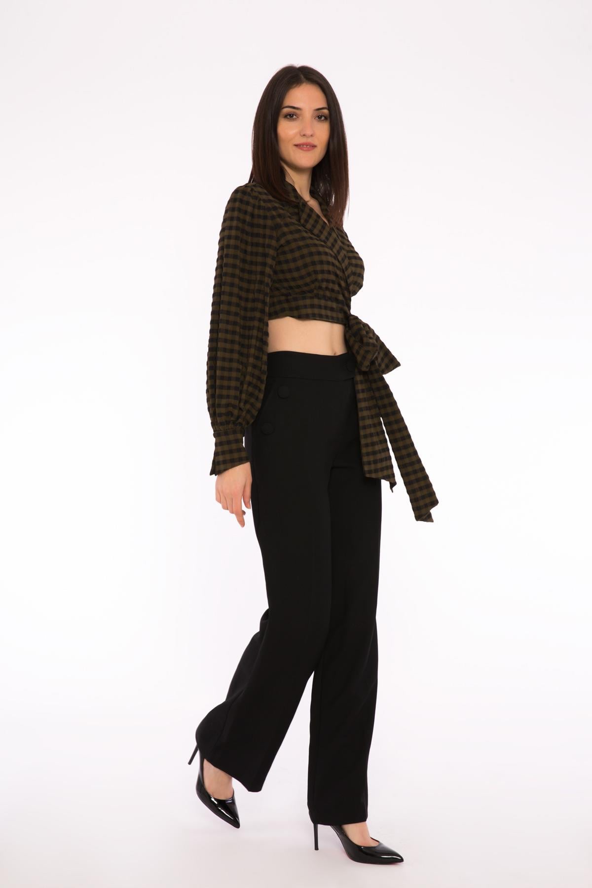 Tüy ve İşleme Detaylı Bağlamalı Yaşil Crop Top Bluz