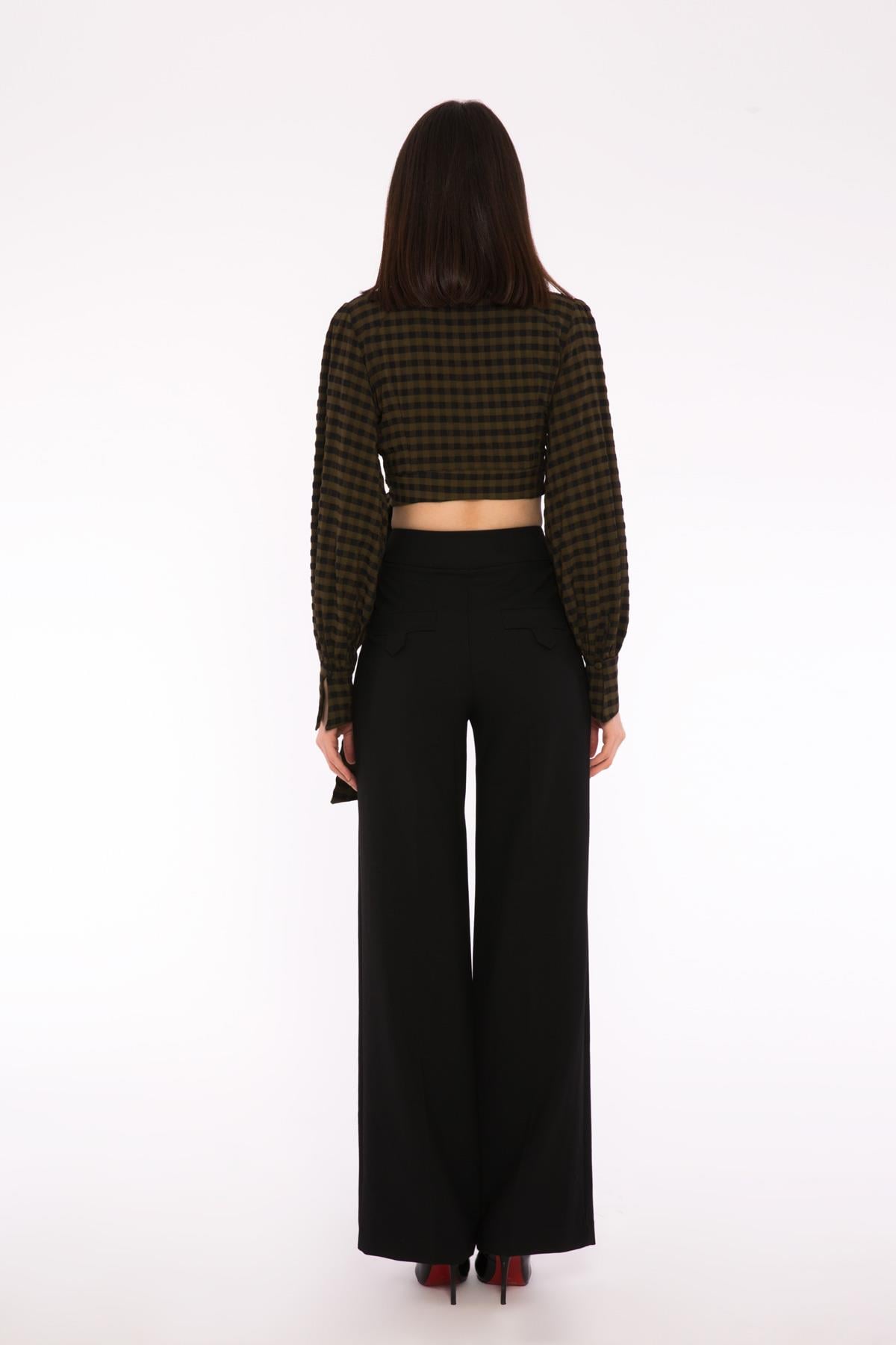 Tüy ve İşleme Detaylı Bağlamalı Yaşil Crop Top Bluz