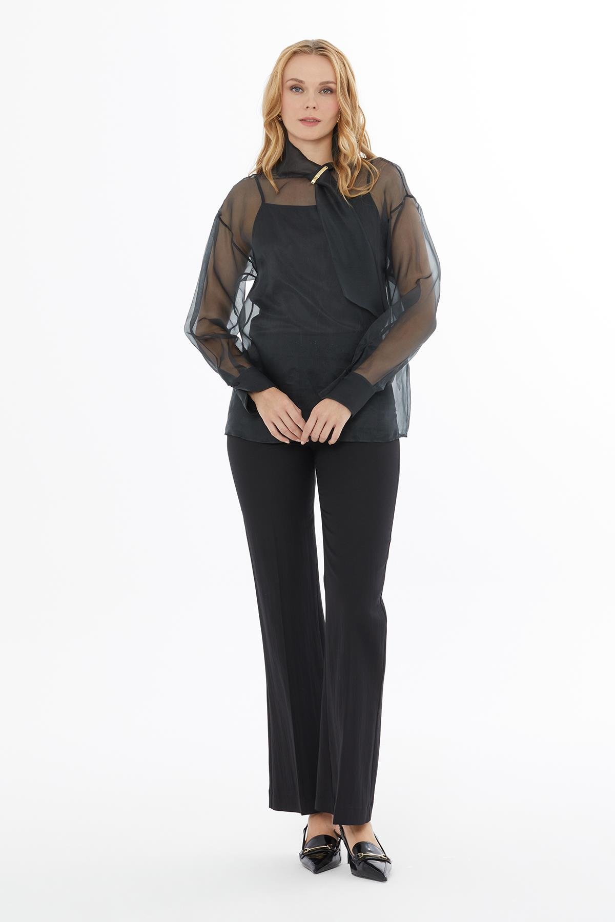 Uzun Kollu Tül Detaylı Transparan Siyah Bluz