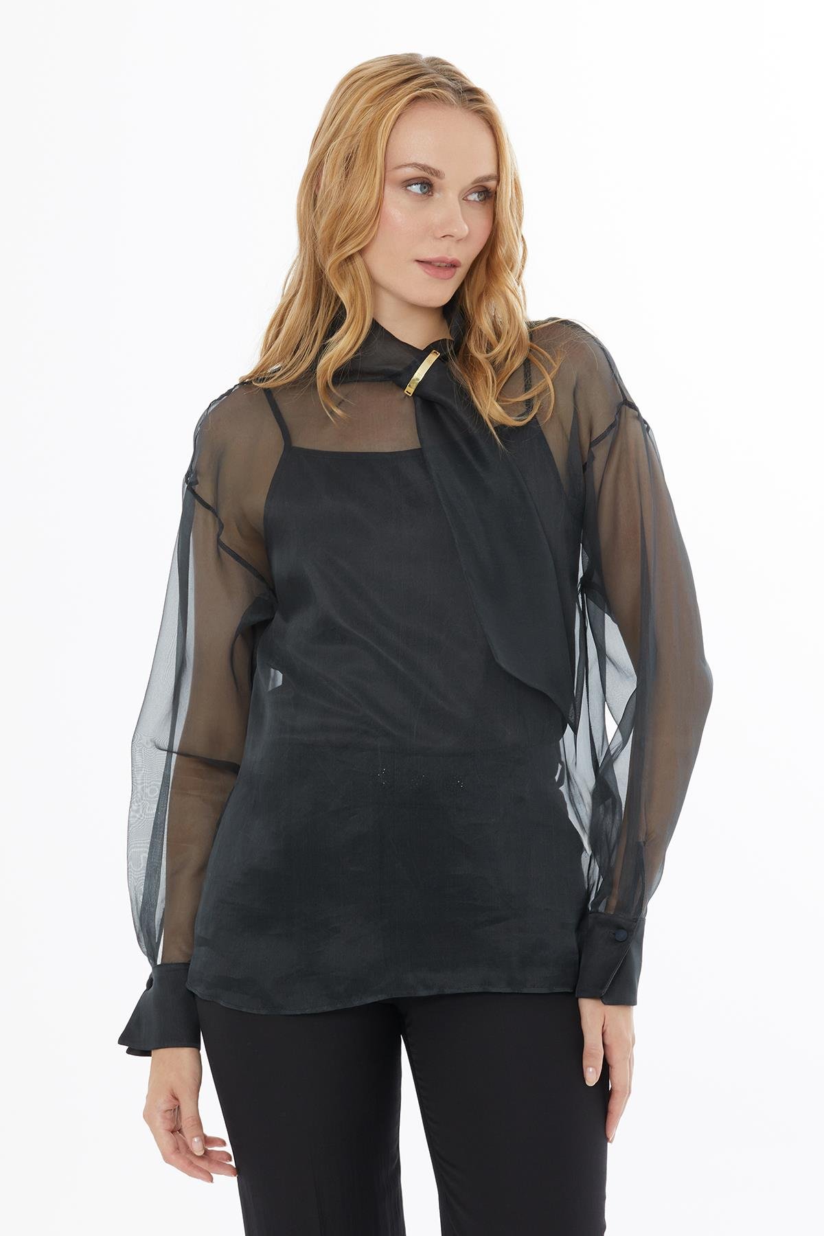 Uzun Kollu Tül Detaylı Transparan Siyah Bluz