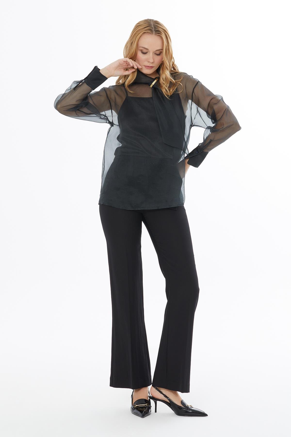 Uzun Kollu Tül Detaylı Transparan Siyah Bluz