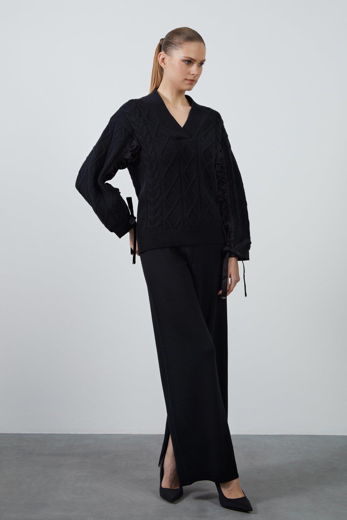 V Yaka Siyah Triko Kazak