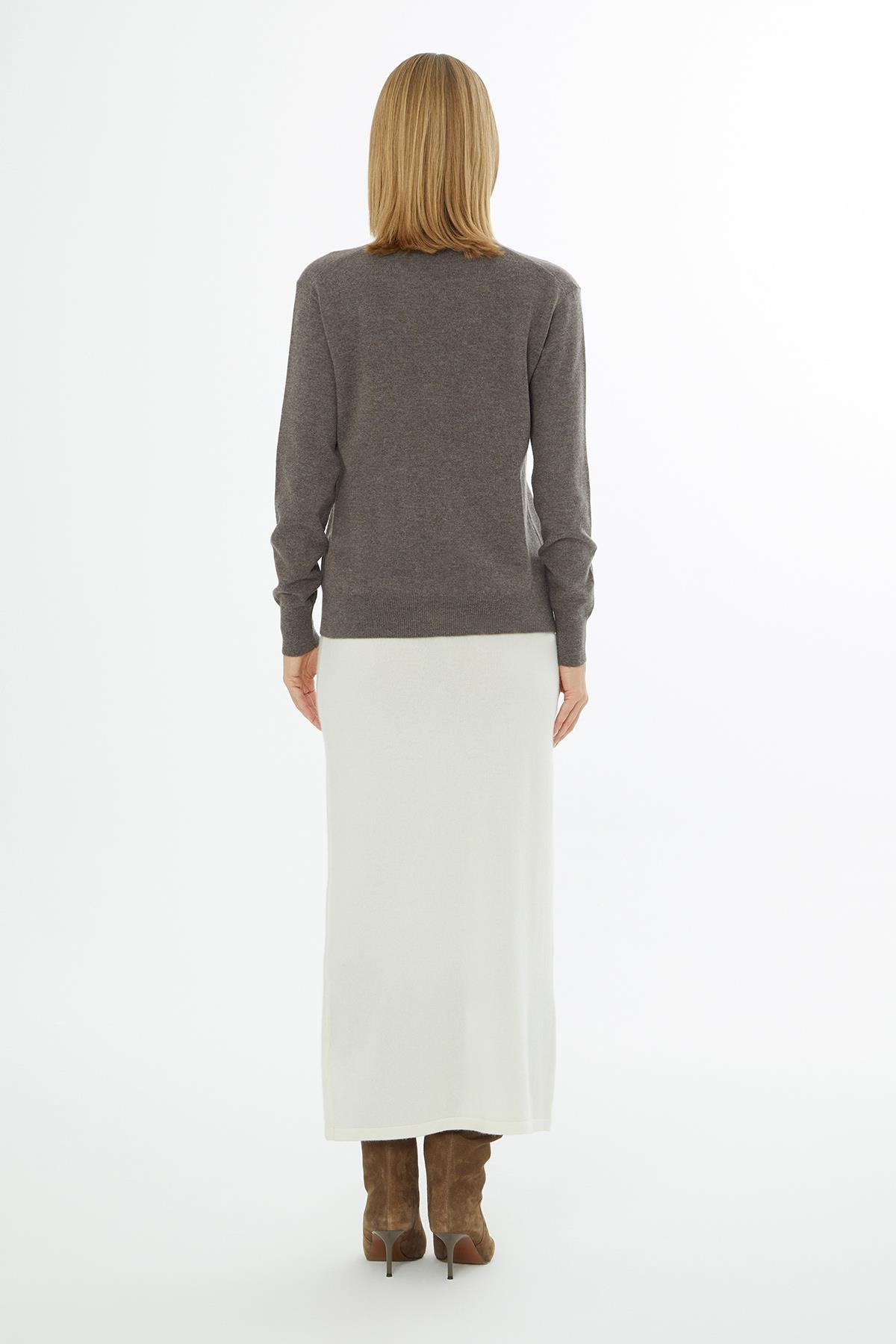 V Yaka Düğme Kapamalı Uzun Kollu Kahverengi Hırka