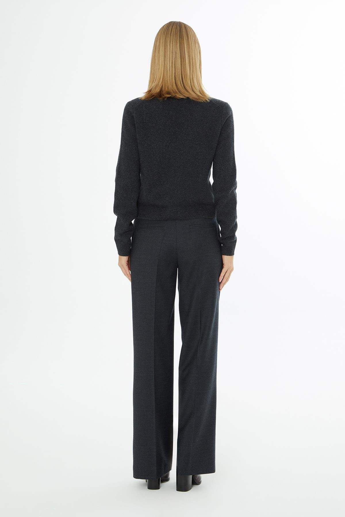 V Yaka Düğme Kapamalı Uzun Kollu Kırmızı Hırka