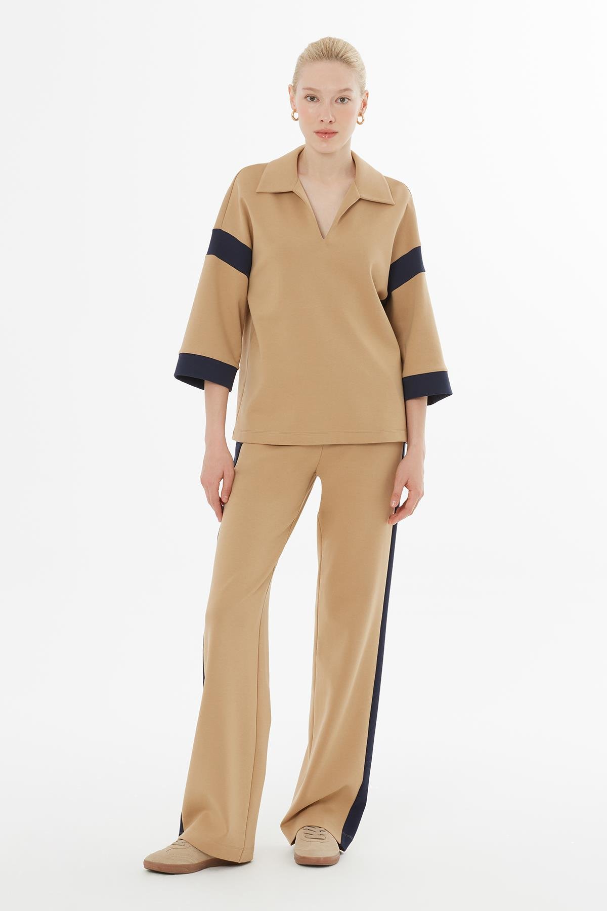 V Yaka Garnili Bej Eşofman Takımı