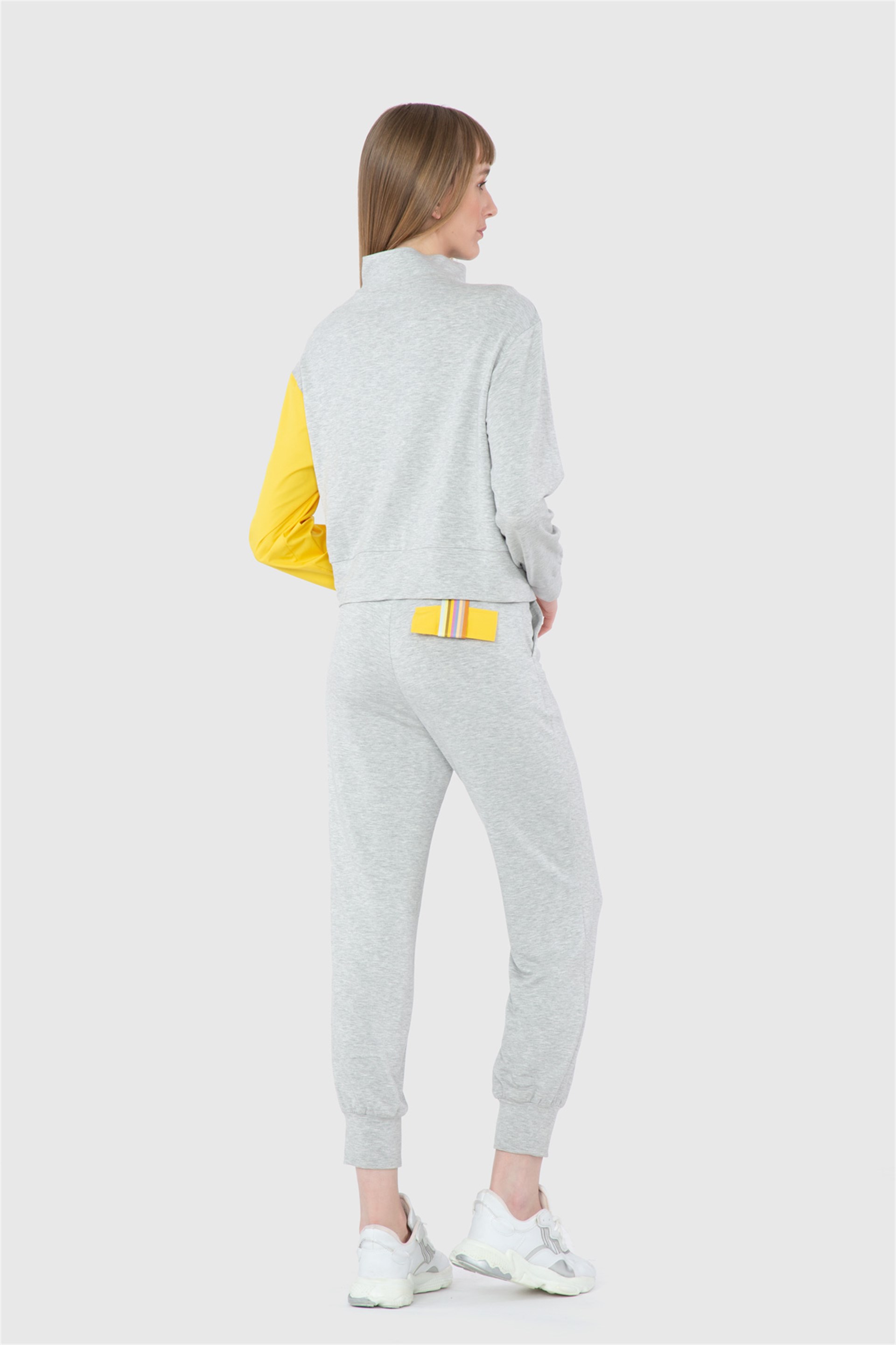 Yağmurluk Garnili Şerit Detaylı Önü Fermuarlı Gri Sweatshirt