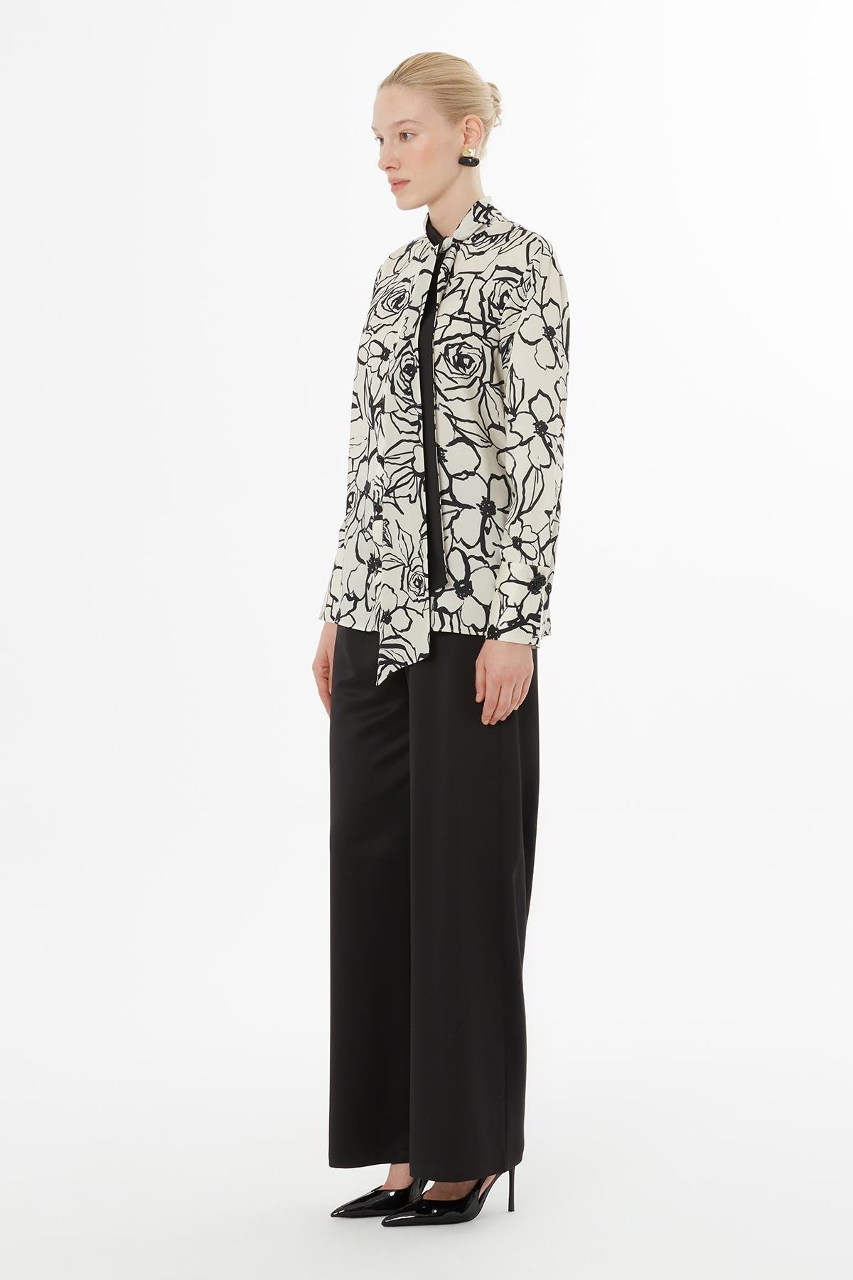 Yakadan Fularlı Ve Beli Lastikli Ekru Pijama Takımı