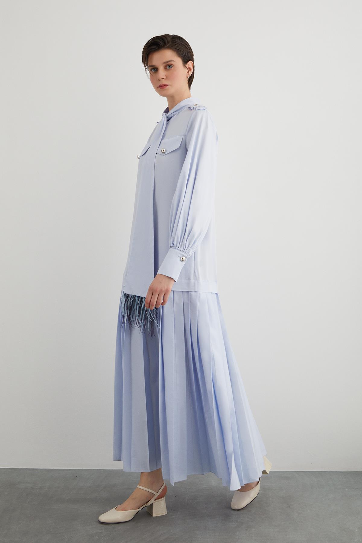 Yakası Bağlama Detaylı Etekucu Piliseli Uzun Elbise