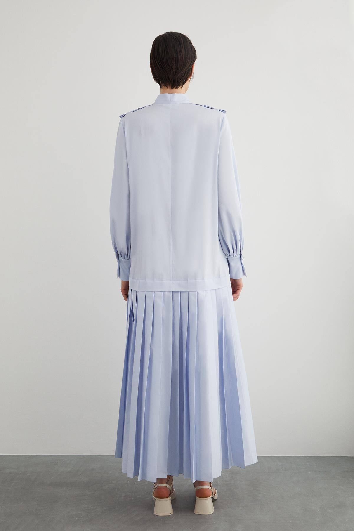 Yakası Bağlama Detaylı Etekucu Piliseli Uzun Elbise