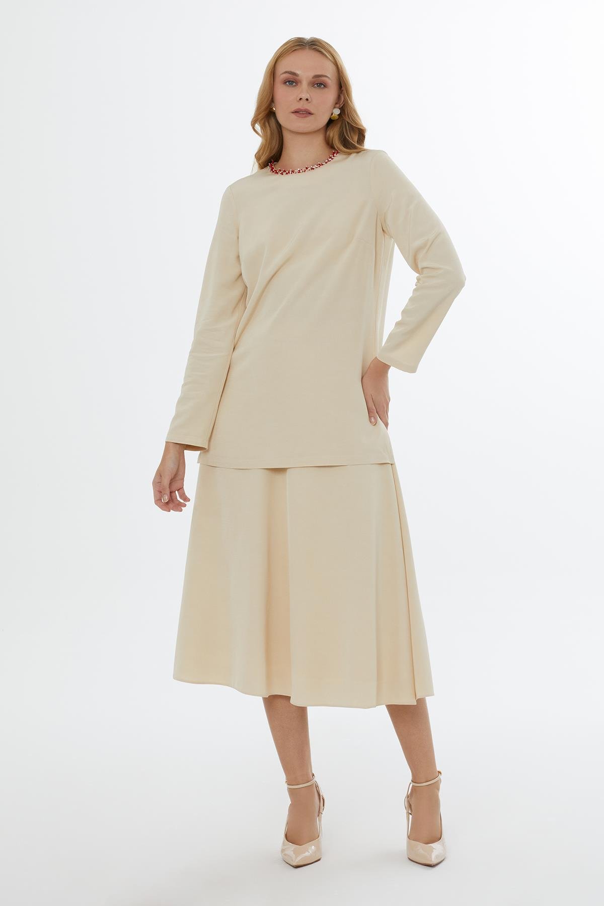 Yakası İşleme Detaylı Bej Uzun Tunik