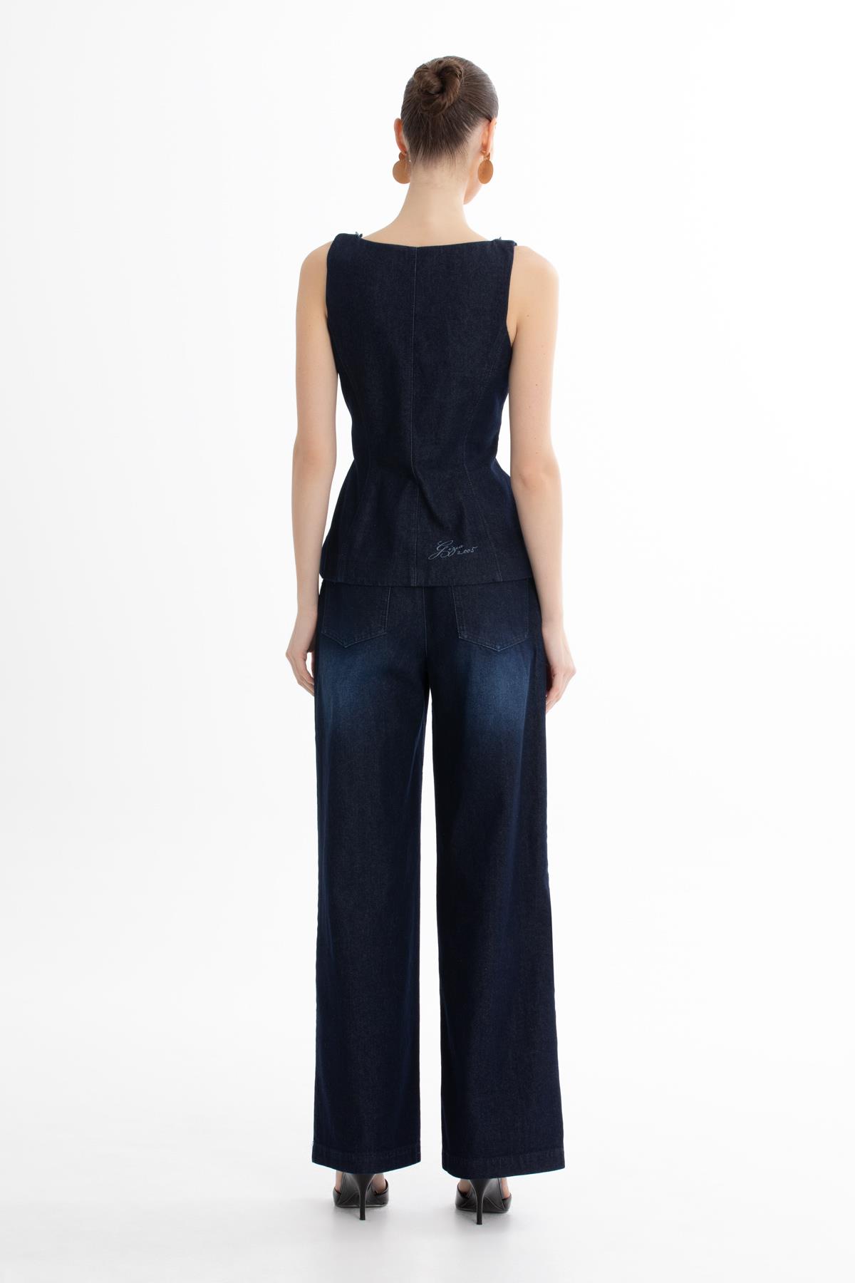Yakası İşlemeli Mavi Denim Bluz
