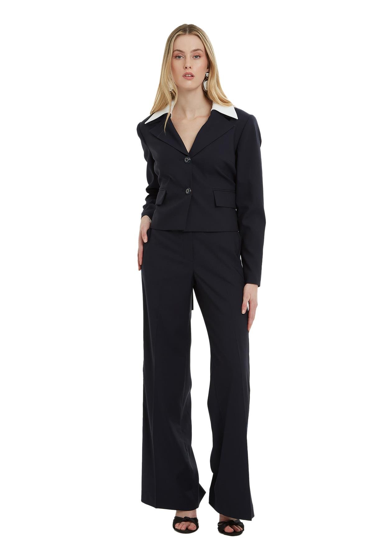 YAKASI KONTRAST DÜĞMELİ CEKET