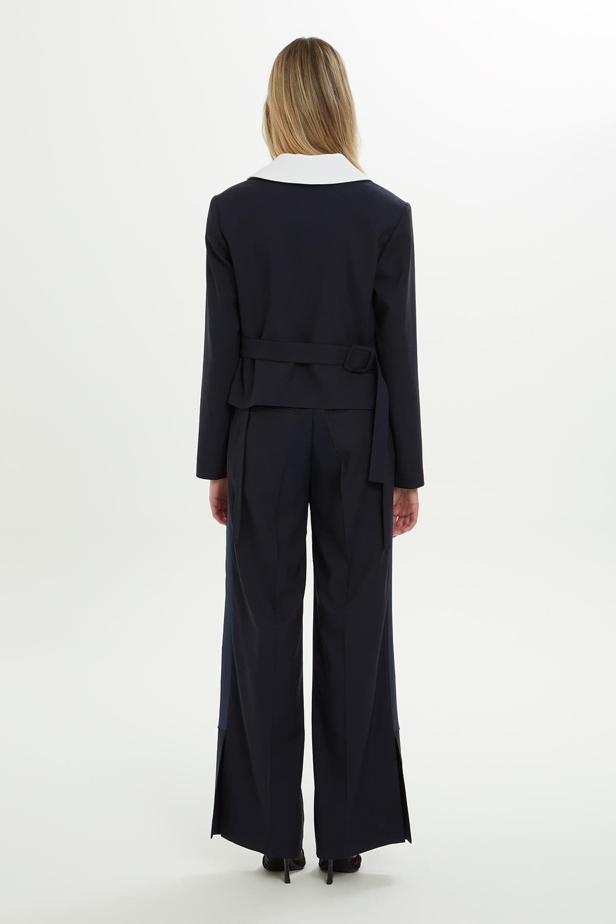 YAKASI KONTRAST DÜĞMELİ CEKET