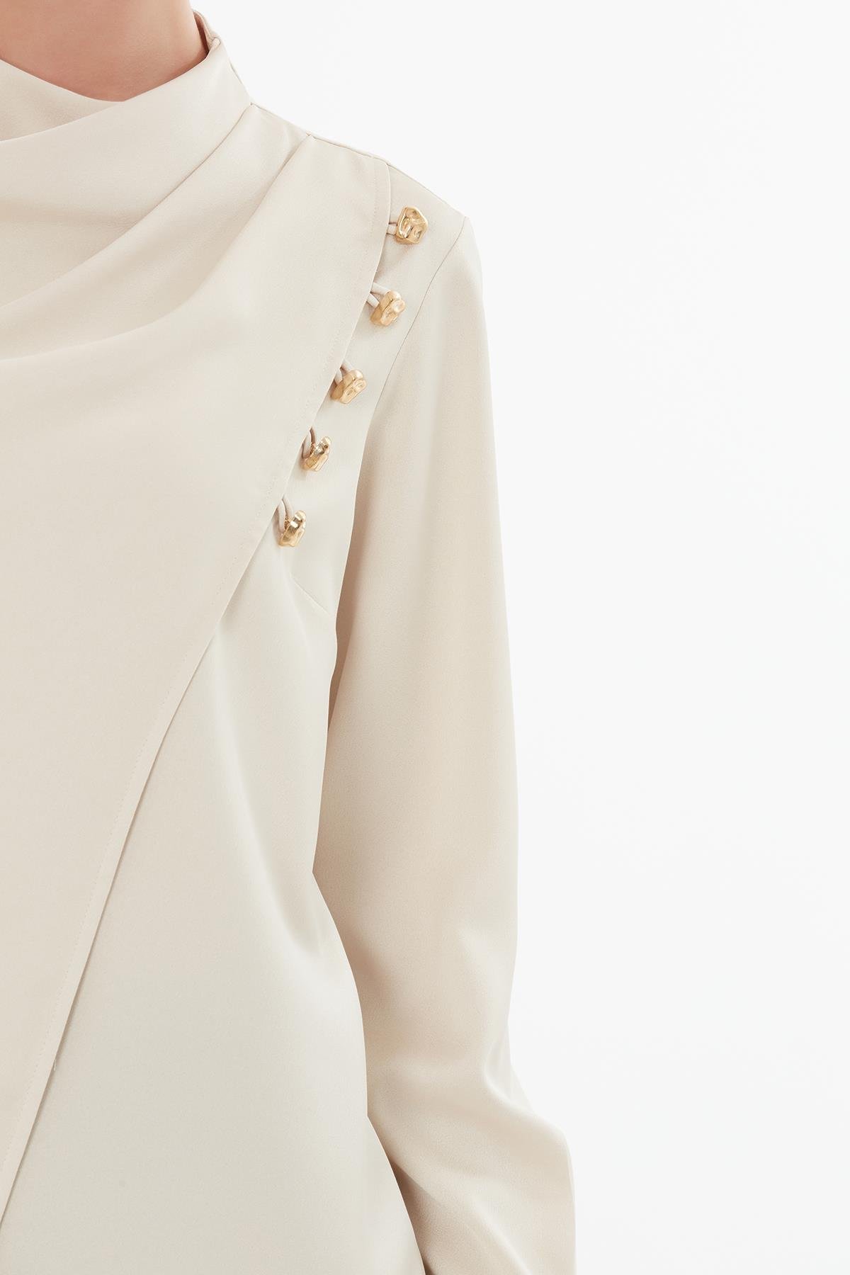 Yakası Pileli Fermuar Kapamalı Krem Bluz