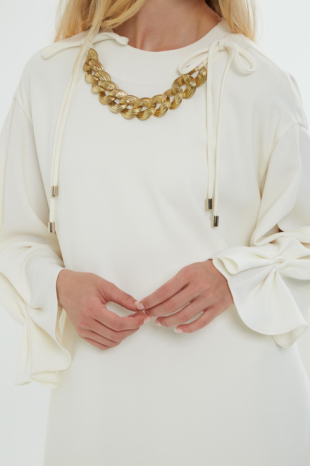 Yakası Zincir Detaylı Uzun Kollu Astarlı  Bol Kesim Ekru Elbise