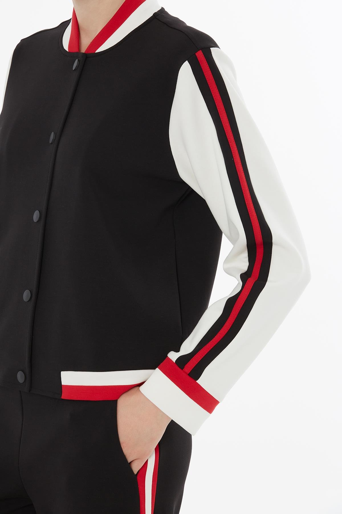 Yan Dikişler Şeritli Siyah Eşofman Takımı