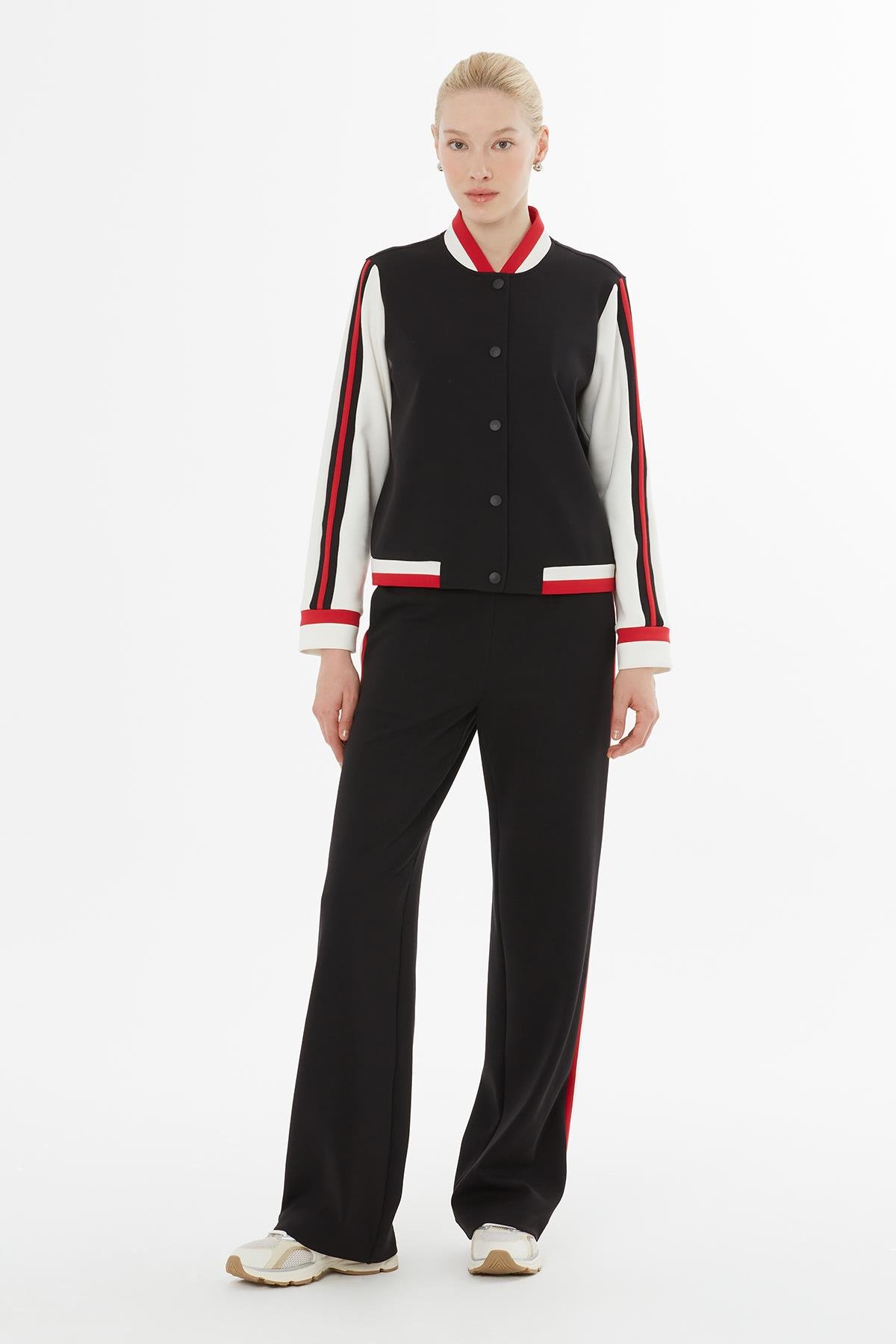 Yan Dikişler Şeritli Siyah Eşofman Takımı