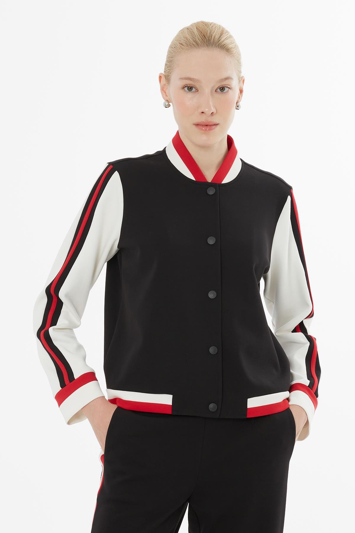 Yan Dikişler Şeritli Siyah Eşofman Takımı