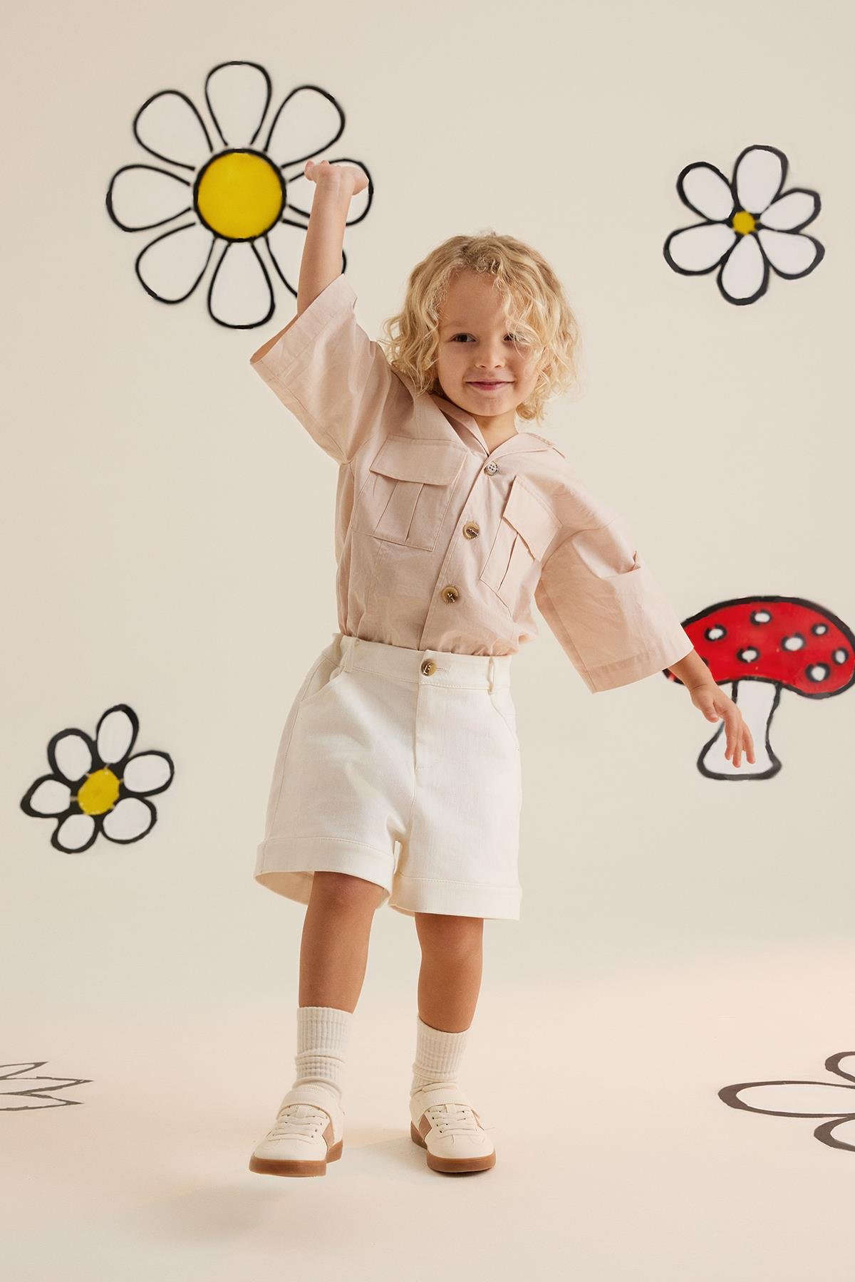 Yanlardan Ve Arkadan Cepli Ekru Jean Şort