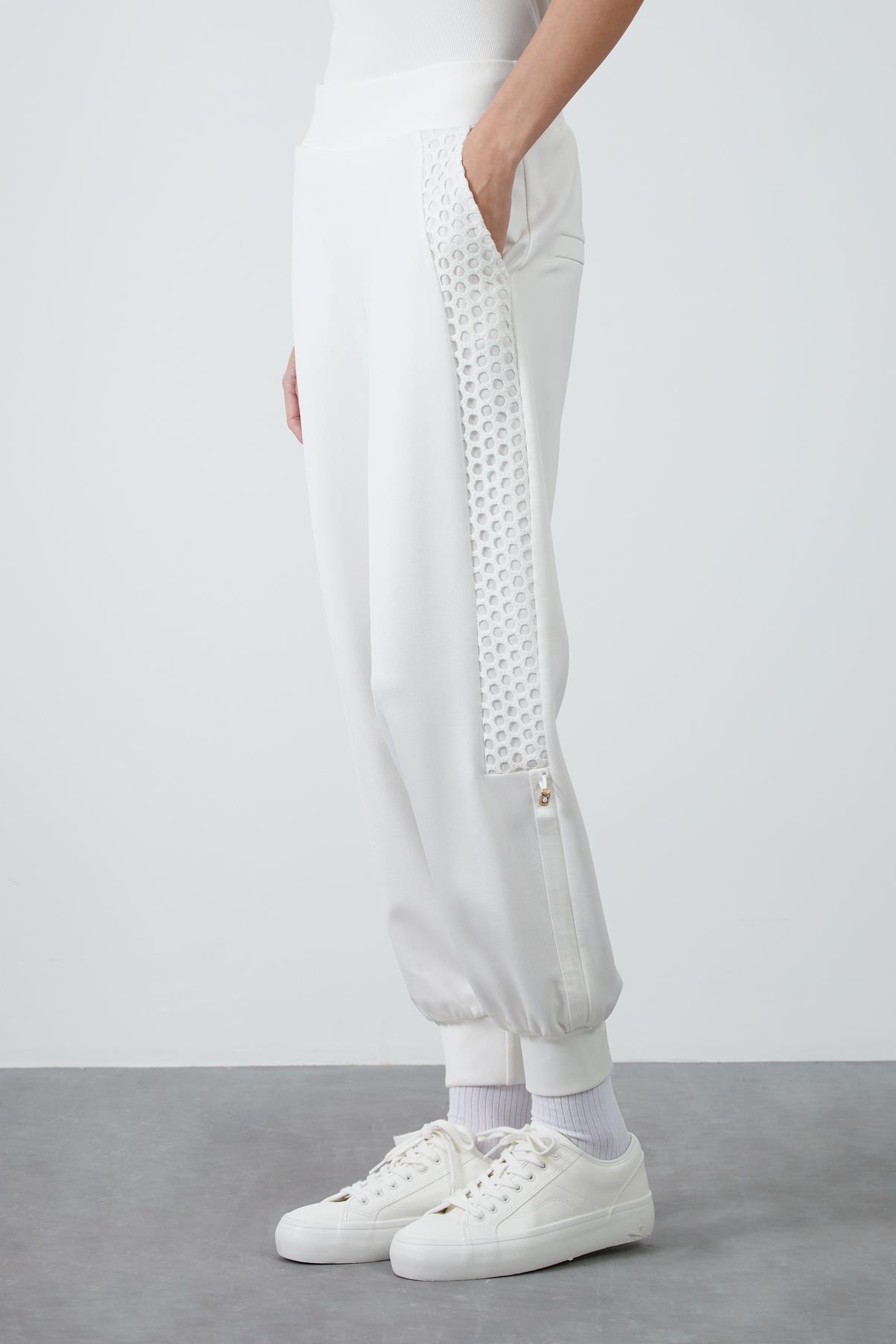 Yanları File Detaylı Paça Bantlı Ekru Eşofman