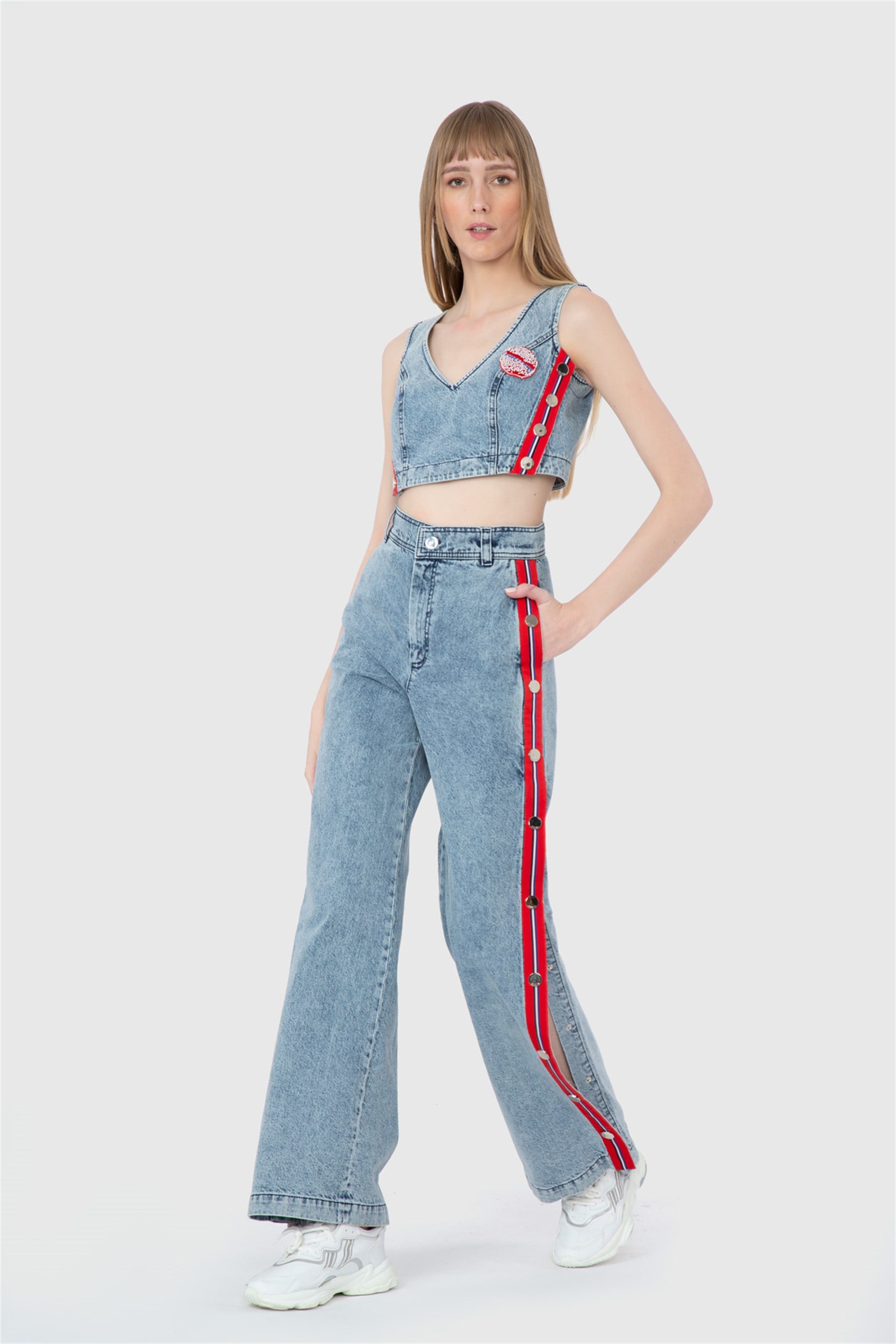 Yanları Şerit Ve Detaylı Lacivert Crop Top