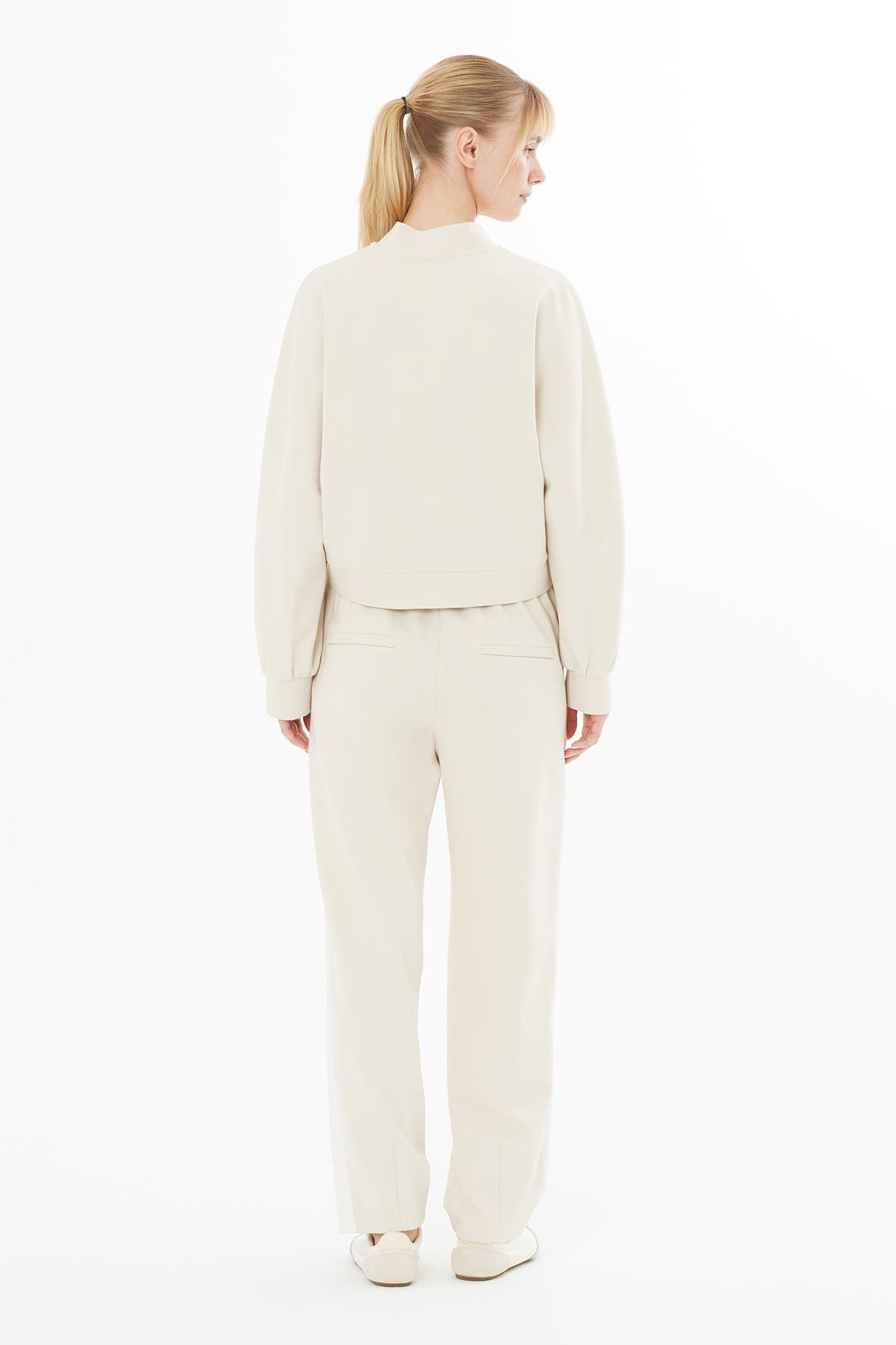 Yarasa Kollu Logo Baskılı Bej Ceket