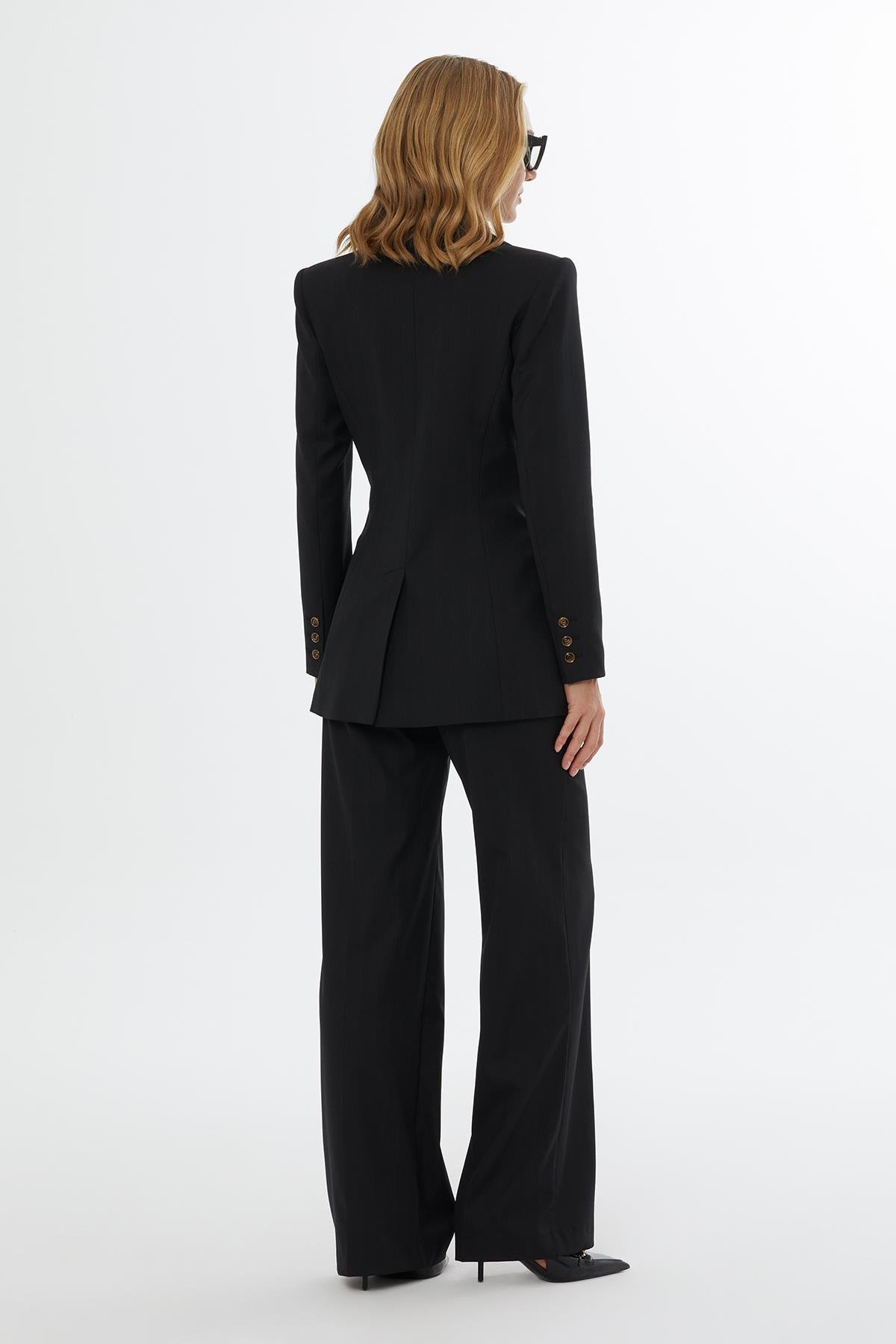 Yüksek Omuz Detaylı Şık Siyah Ceket
