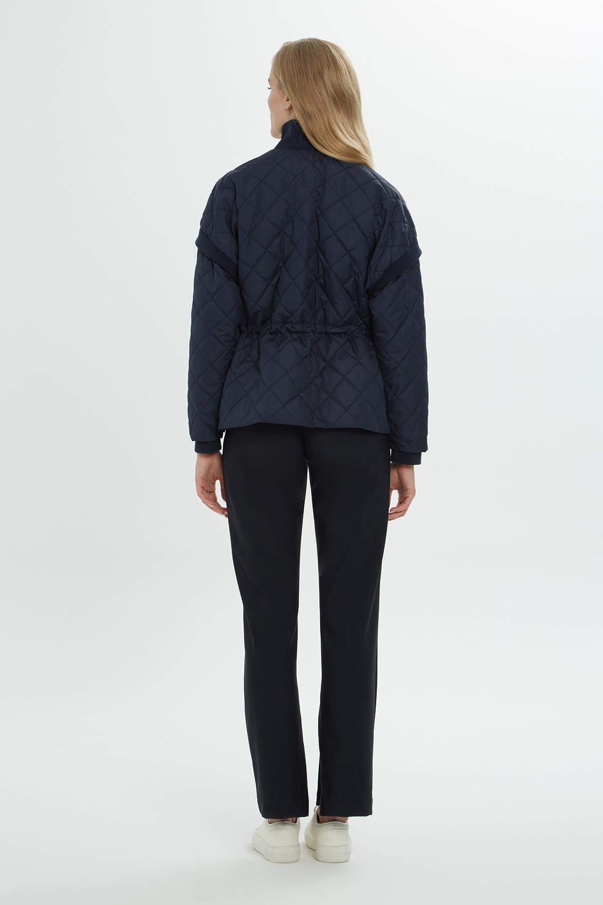 Yüksek Yaka Trikolu Astarlı Kapitone Lacivert Ceket