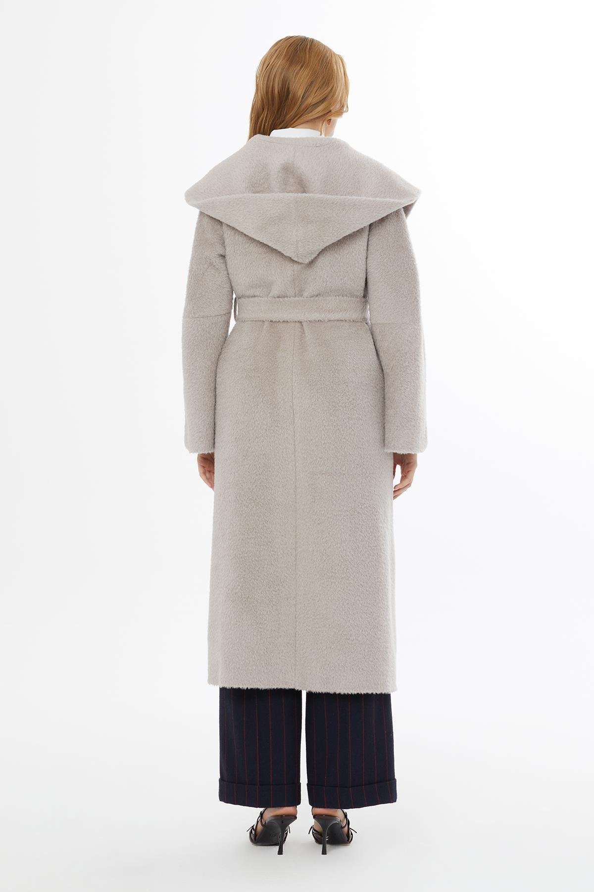 Yumuşak Dokulu Kapüşonlu Uzun Ekru Kaban