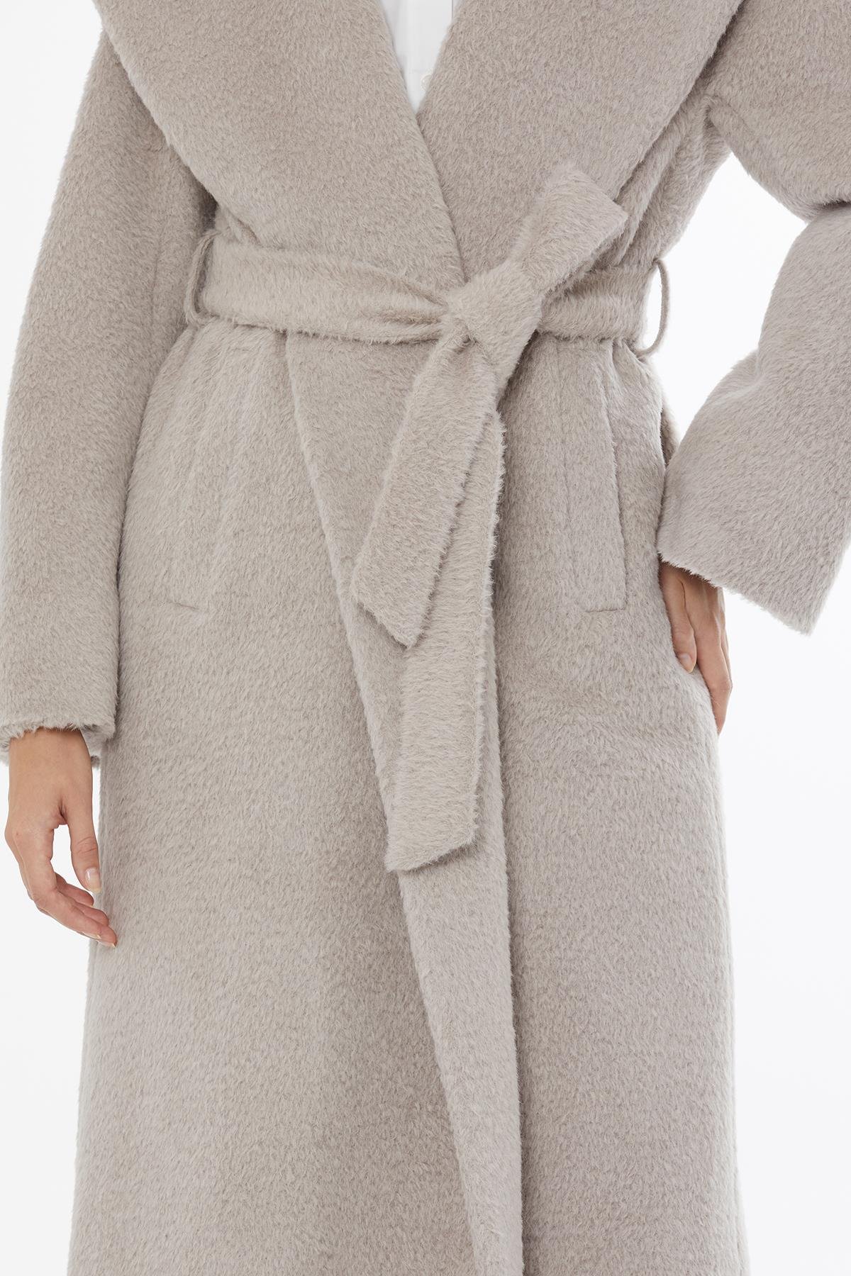 Yumuşak Dokulu Kapüşonlu Uzun Ekru Kaban